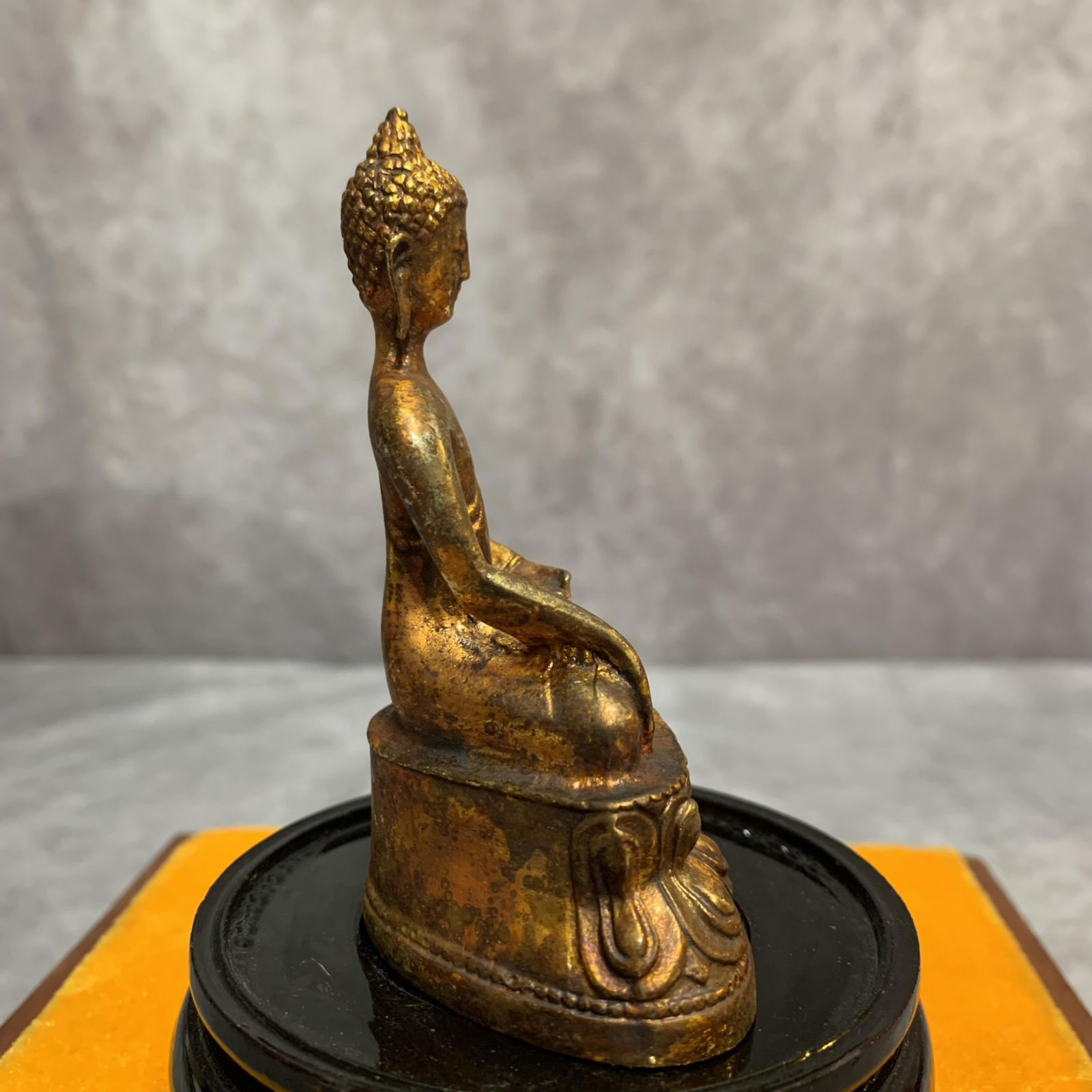 A FINE SMALL TIBETAN BUDDHIST STATUES - 4