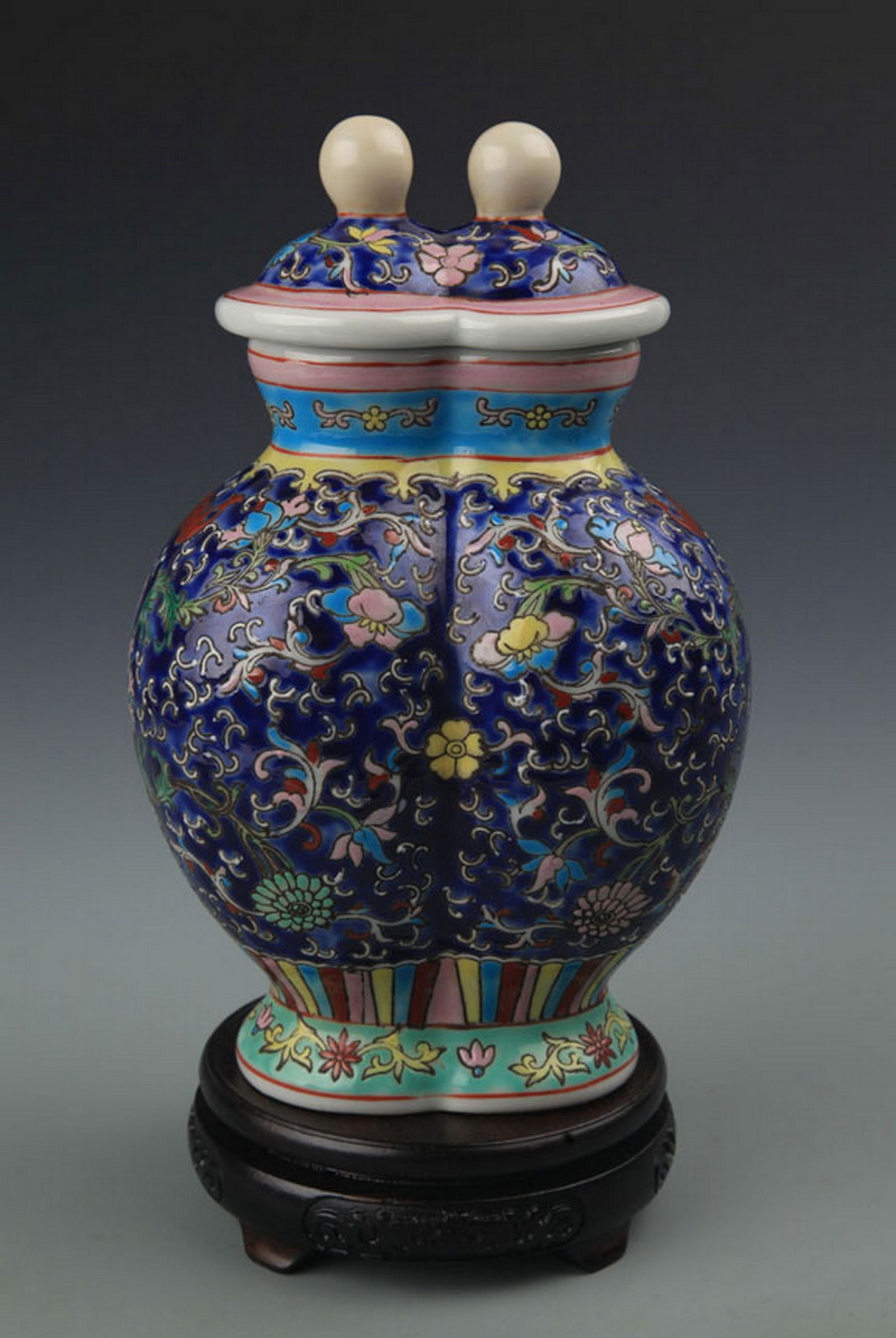 RARE ENAMEL COLOR GLAZED FLOWER PATTERN PORCELAIN VASE: Qing Dynasty; High: 9.0 inch; Width: 5.25 inch;