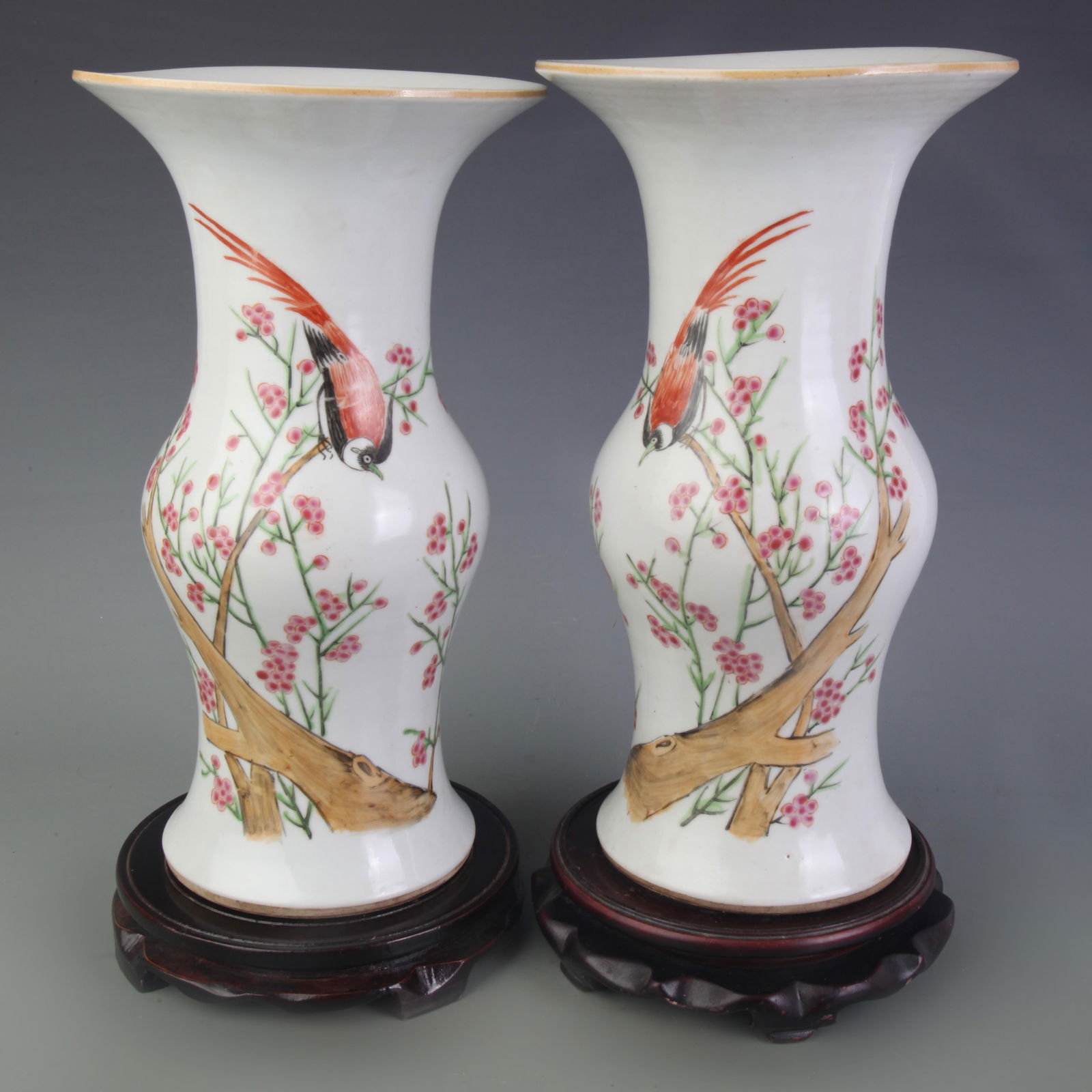 PAIR OF FAMILLE ROSE FLOWER AND BIRD PATTERN PORCELAIN VASE: Republic Period; Diameter: 7.0 inch; High: 12.8 inch;