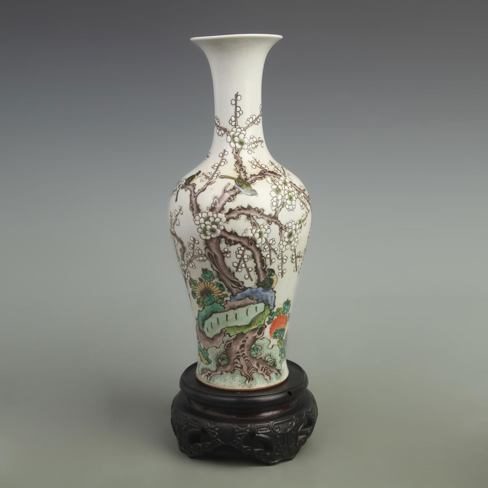 FAMILLE ROSE LUCKY MAGPIE FIGURE PORCELAIN BOTTLE: Qing Dynasty Kang Xi Period; High: 12.5 inch; Width: 5.2 inch;