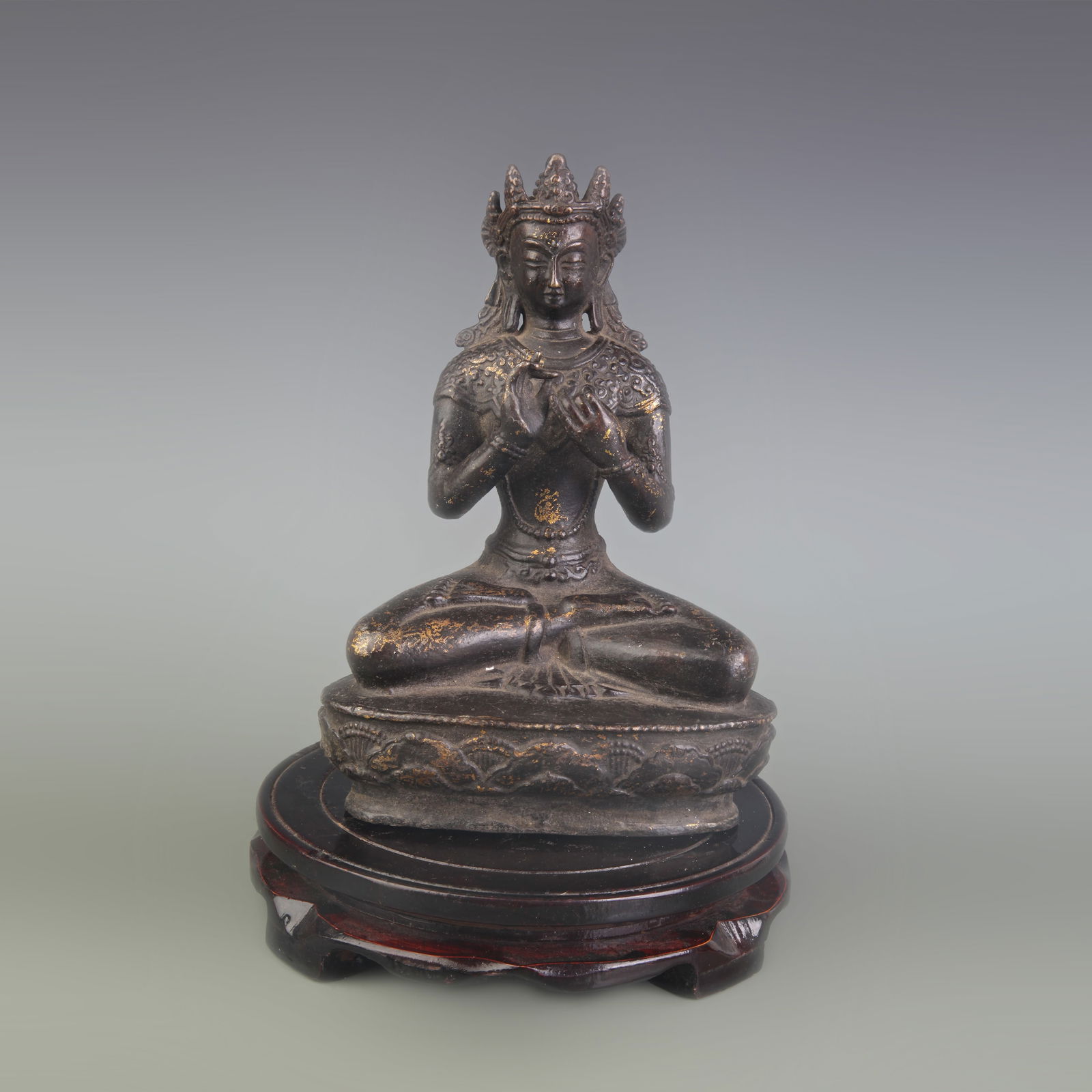 A FINE BRONZE BUDDHIST FIGURE: Qing Dynasty; High: 8.0 inch