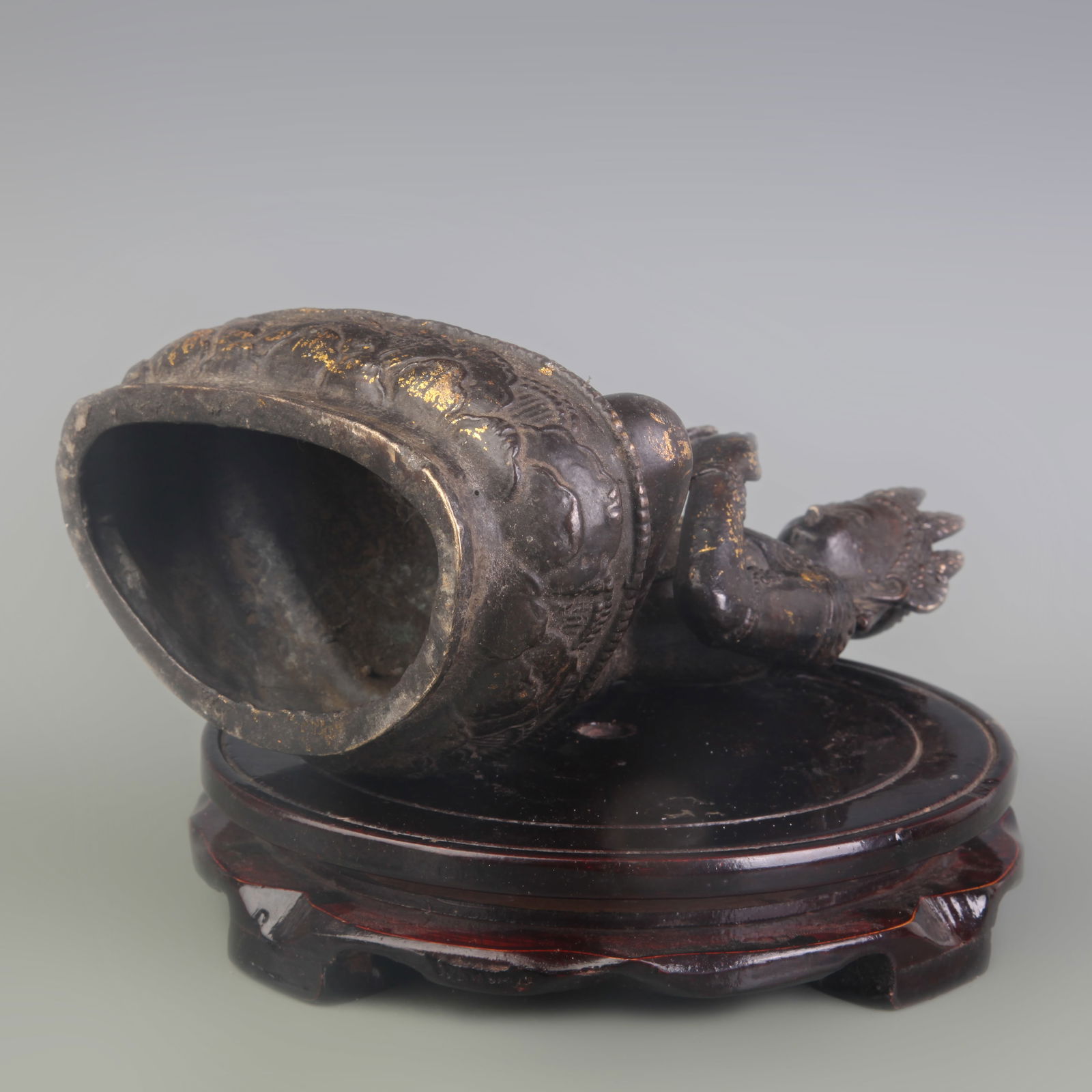 A FINE BRONZE BUDDHIST FIGURE - 5