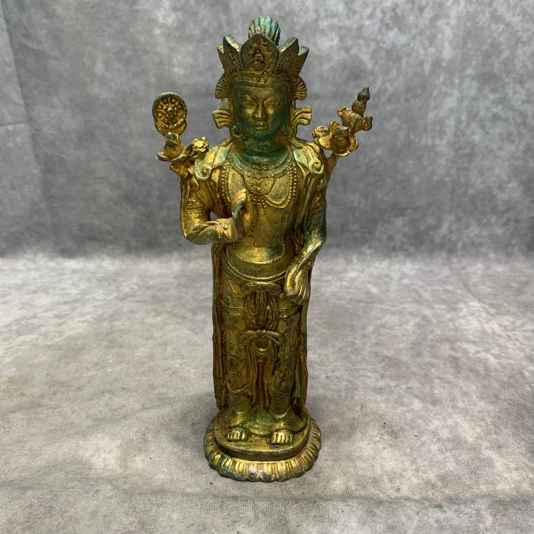 A FINE GILT-BRONZE STANDING GUANYIN STATUE: Qing Dynasty; Long: 2.6 inch; Width: 2.3 inch; H; 8.8 inch;