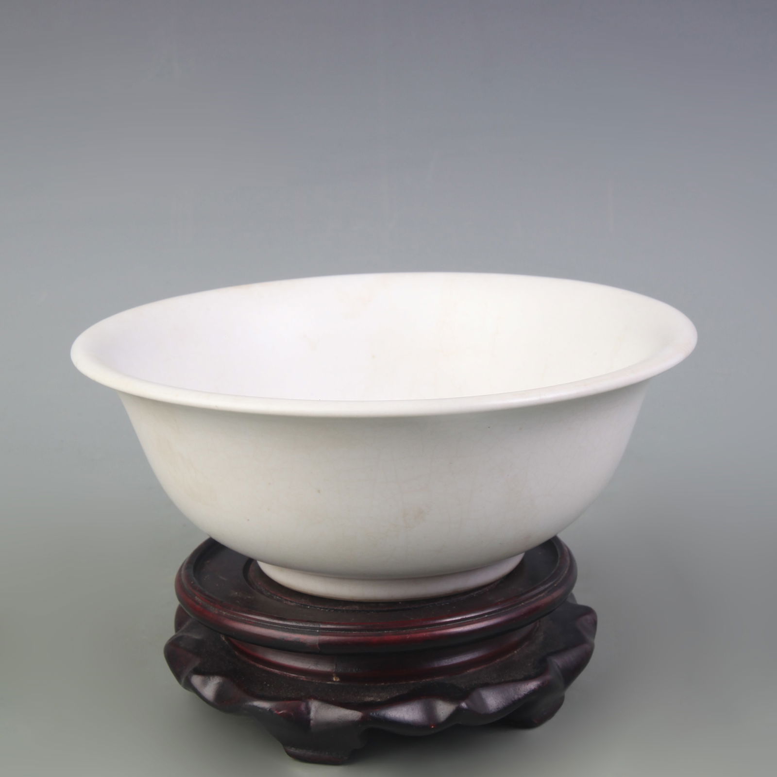 WHITE COLOR GLAZE PORCELAIN BOWL: Ming Dynasty Wan Li Period; Diameter: 7.1 inch; High: 2.8 inch