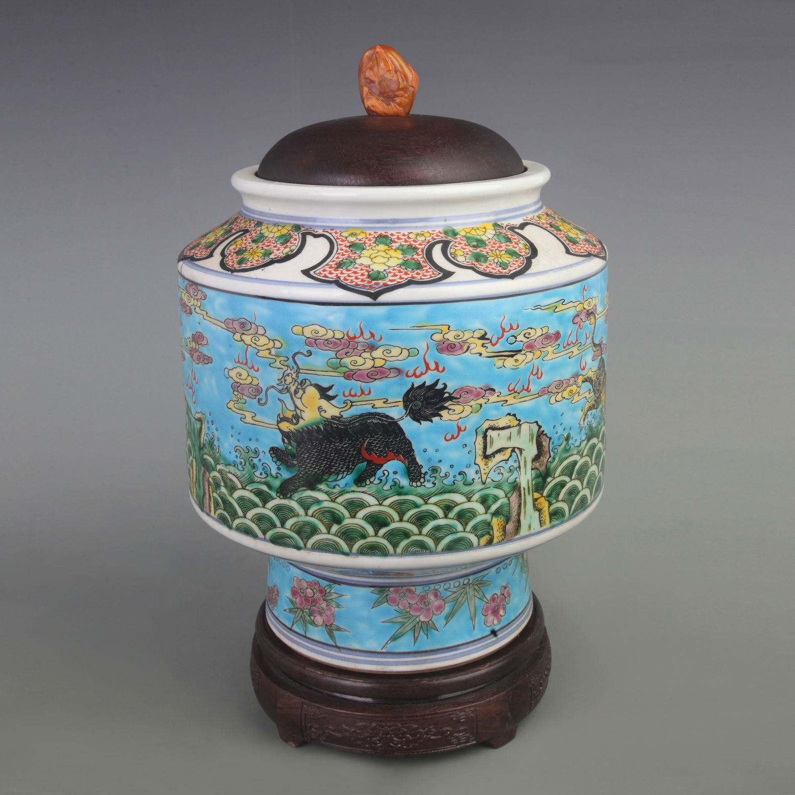 RARE FAMILLE ROSE BLUE GROUND GENERAL TYPE VASE WITH REDWOOD LID: Qing Dynasty; Diameter: 8.0 inch; High: 12.5 inch;