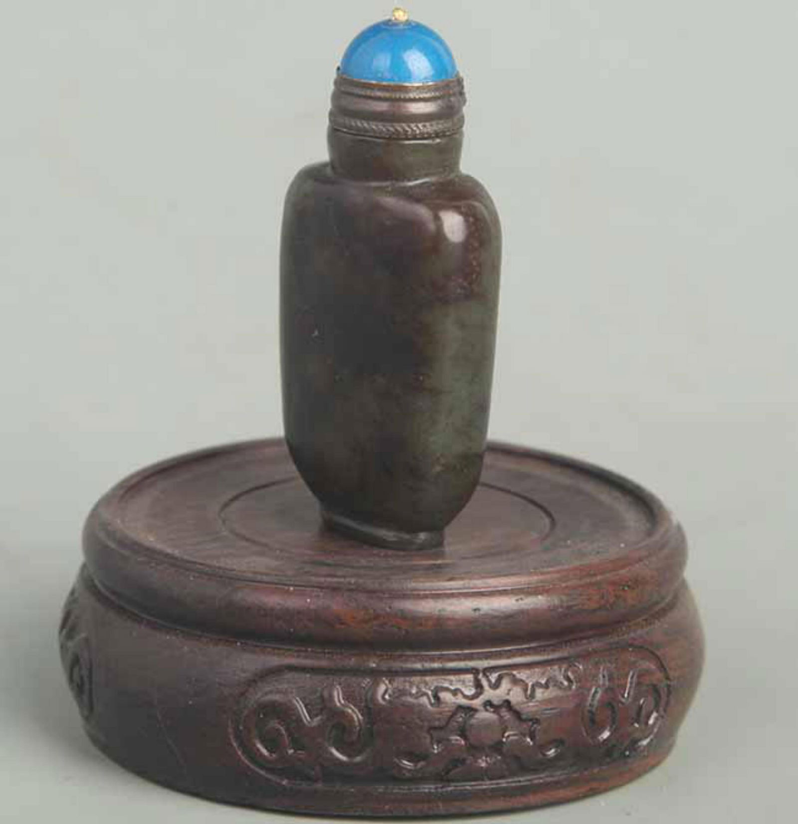 A FINE JADE MADE SNUFF BOTTLE - 2