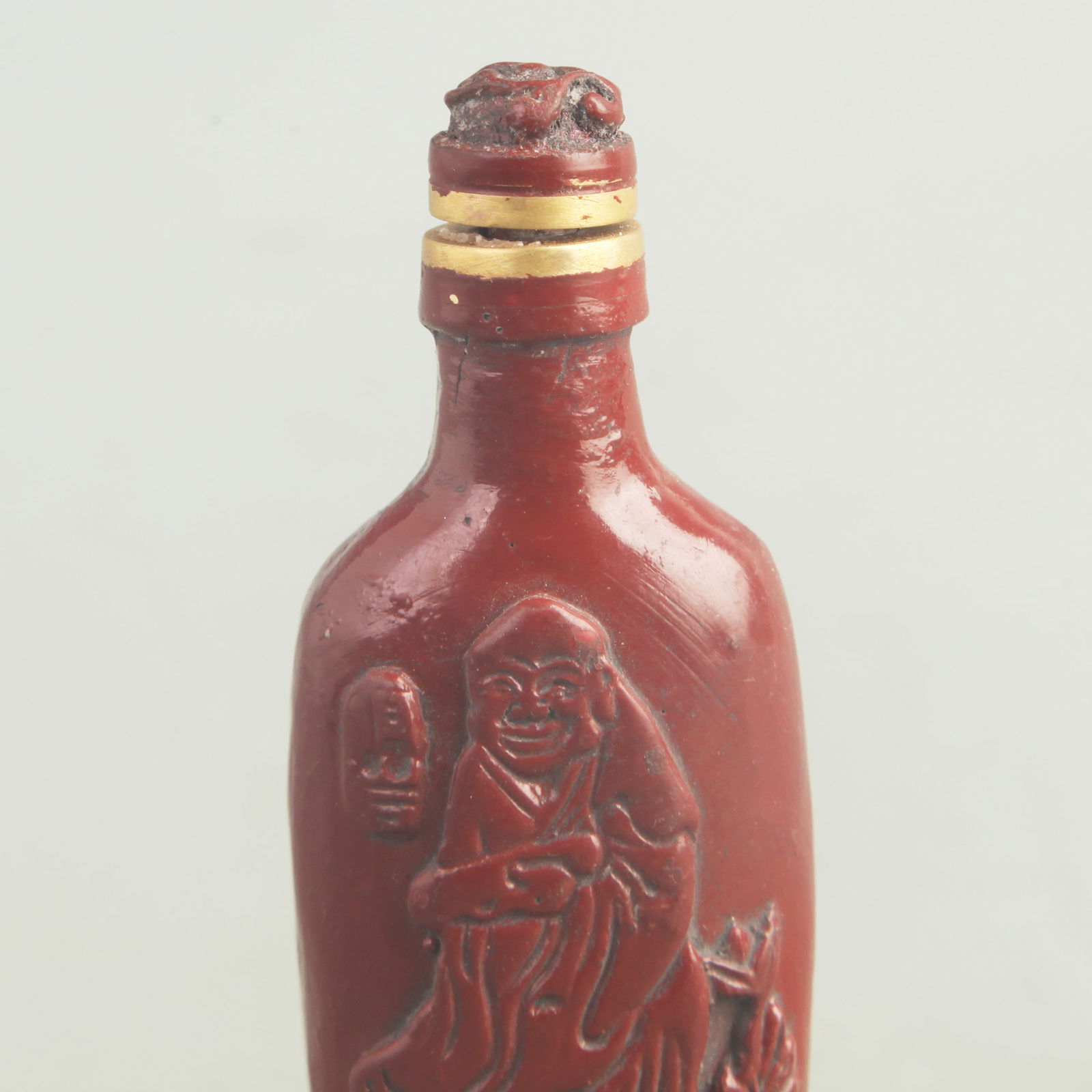 A FINE CARVED LACQUER CHARACTER PATTERN SNUFF BOTTLE - 2