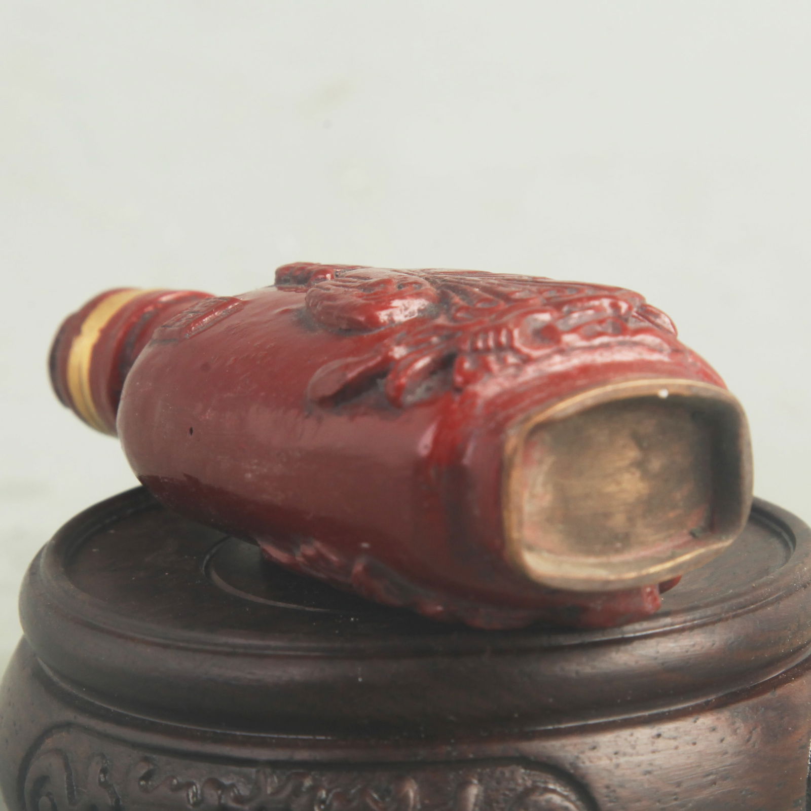 A FINE CARVED LACQUER CHARACTER PATTERN SNUFF BOTTLE - 5