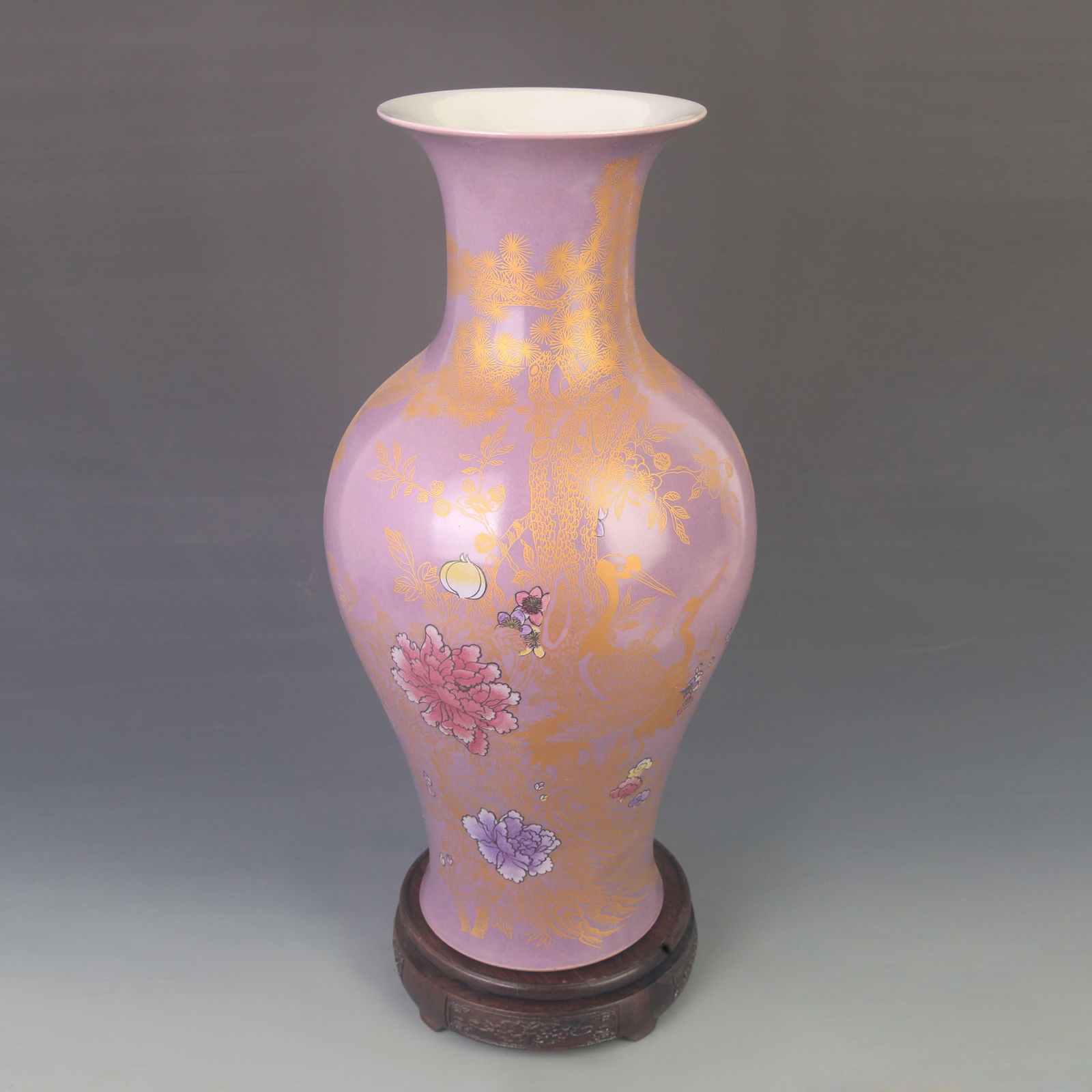 FAMILLE ROSE GLAZED GROUND FLORAL AND BIRD LARGE PORCELAIN VASE: Qing Dynasty Kang Xi Period; High: 15.8 inch; Diameter: 7.50 inch