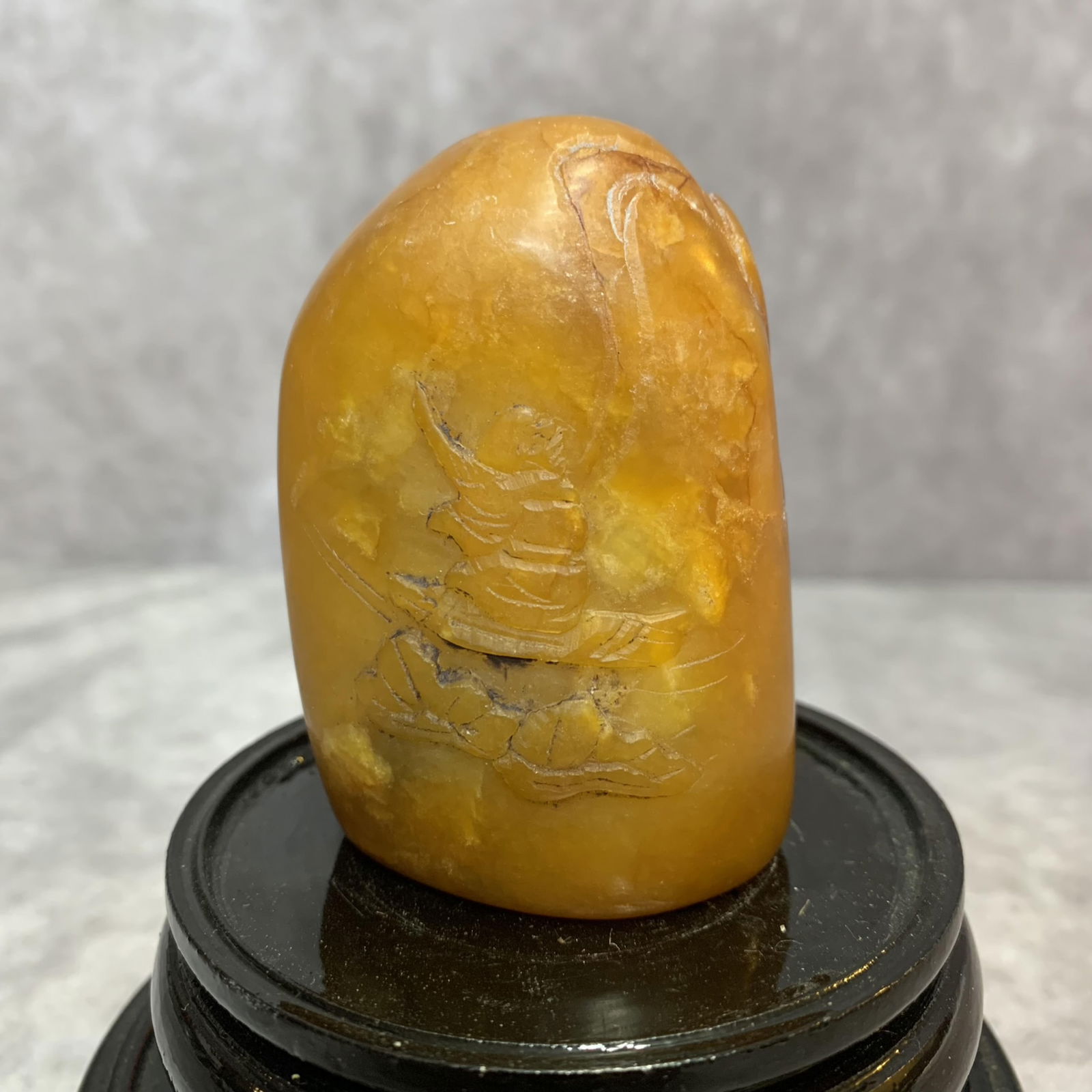 A FINELY CARVED SHOU SHAN STONE SEAL: Modern; High: 2.7 inch; Width: 1.9 inch; Diameter: 1.1 inch;