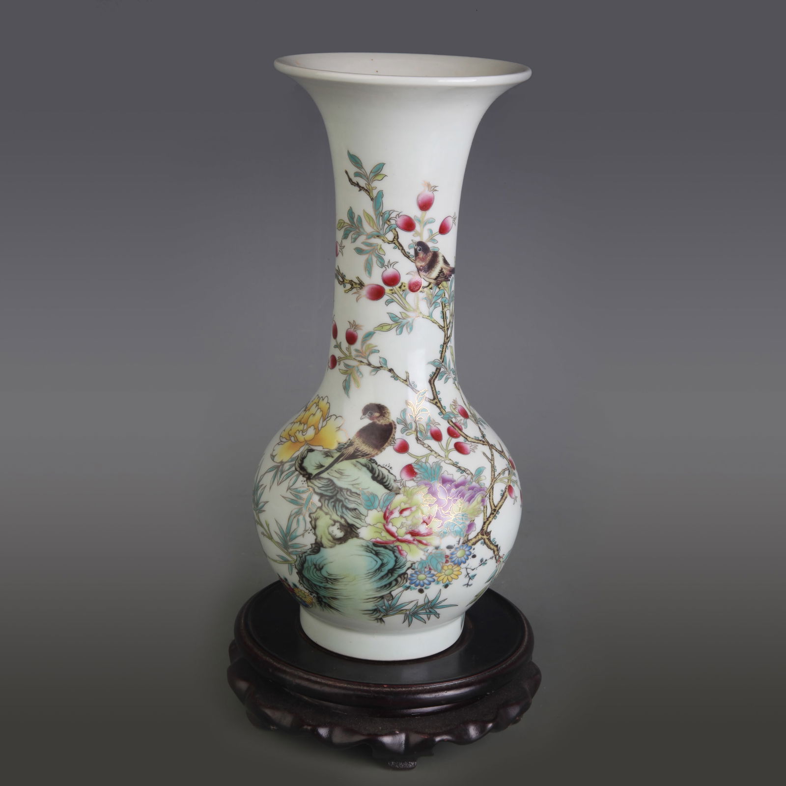 FAMILLE ROSE FLOWER AND BIRD PATTERN WIDE MOUTHED PORCELAIN VASE: Qing Dynasty Qianlong Period; Diameter: 3.9 inch; High: 9.0 inch;