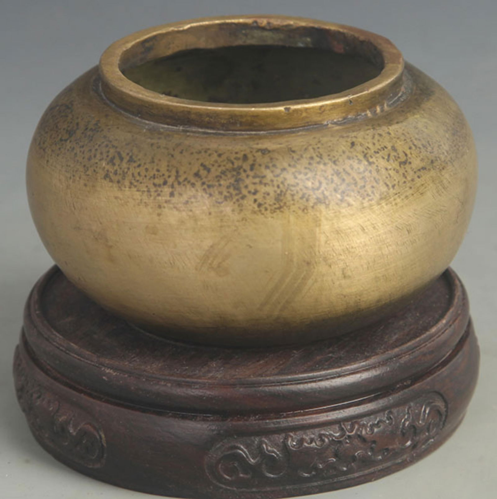 A FINE BRONZE WATER BOWL (1 of 4)