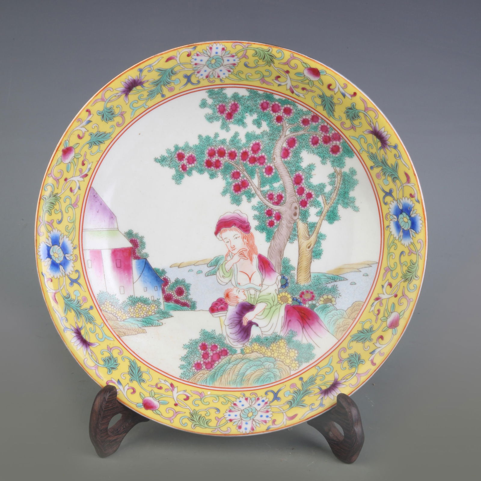 CLOISONNE GLAZED WESTERN FIGURE PATTERN PORCELAIN PLATE: Qing Dynasty Yongzheng Period; Diameter: 8.1 inch;