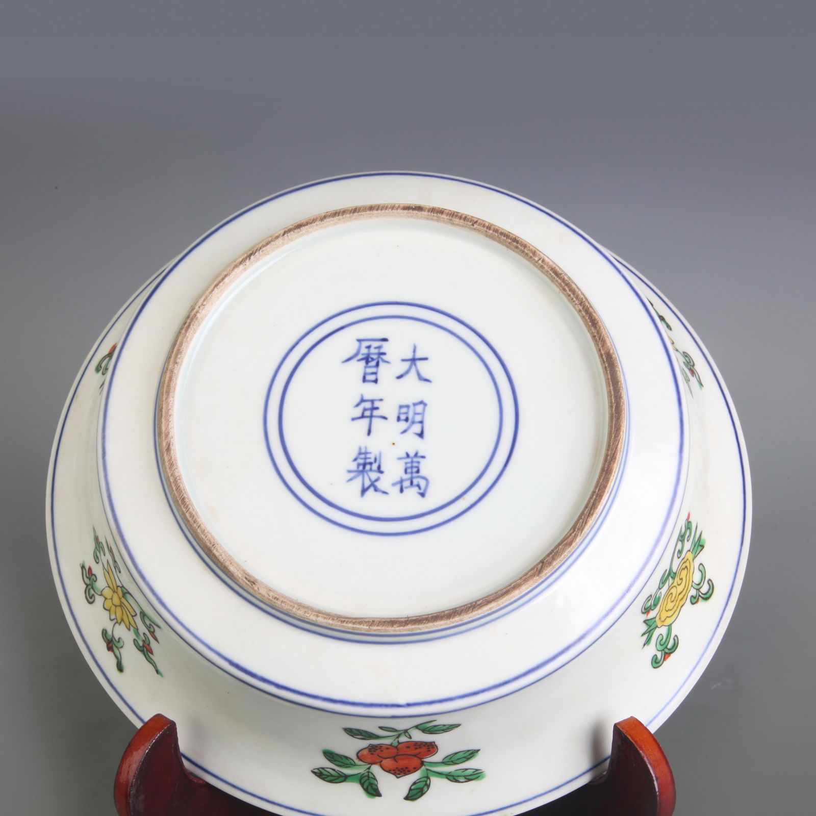 A FINE FIVE-COLORED FIGURE PATTERN PORCELAIN PLATE - 5