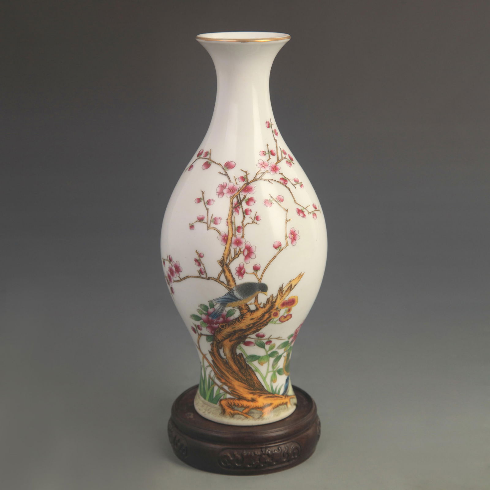 CLOISONNE COLOR FLOWER AND BIRD PATTERN GUANYIN STYLE PORCELAIN VASE: Qing Dynasty Yong Zheng Period; High: 9.40 inch; Diameter: 4.00 inch