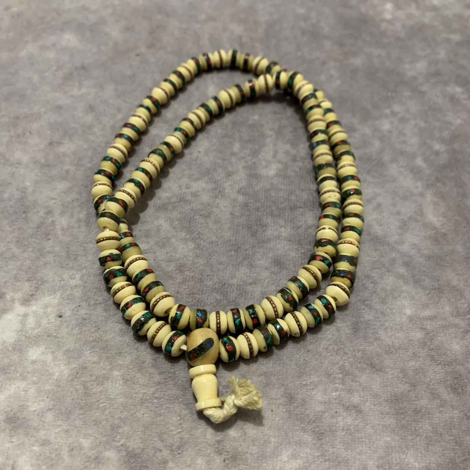 A FINE PUTI SEED NECKLACE - 2