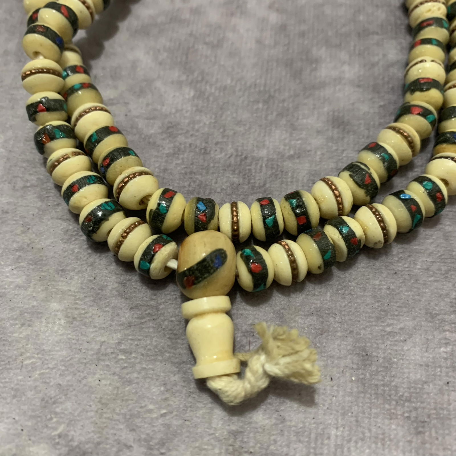 A FINE PUTI SEED NECKLACE - 3