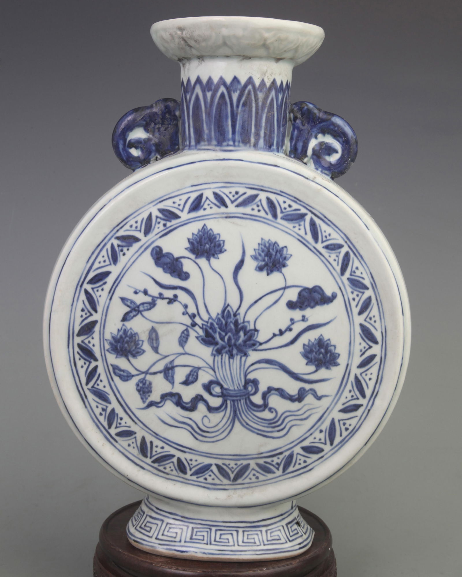 BLUE-AND-WHITE FLORAL PATTERN FLATTENED DOUBLE-HANDLED VASE: Ming Dynasty Xuande Period; Width: 9.2 inch; High: 13.3 inch