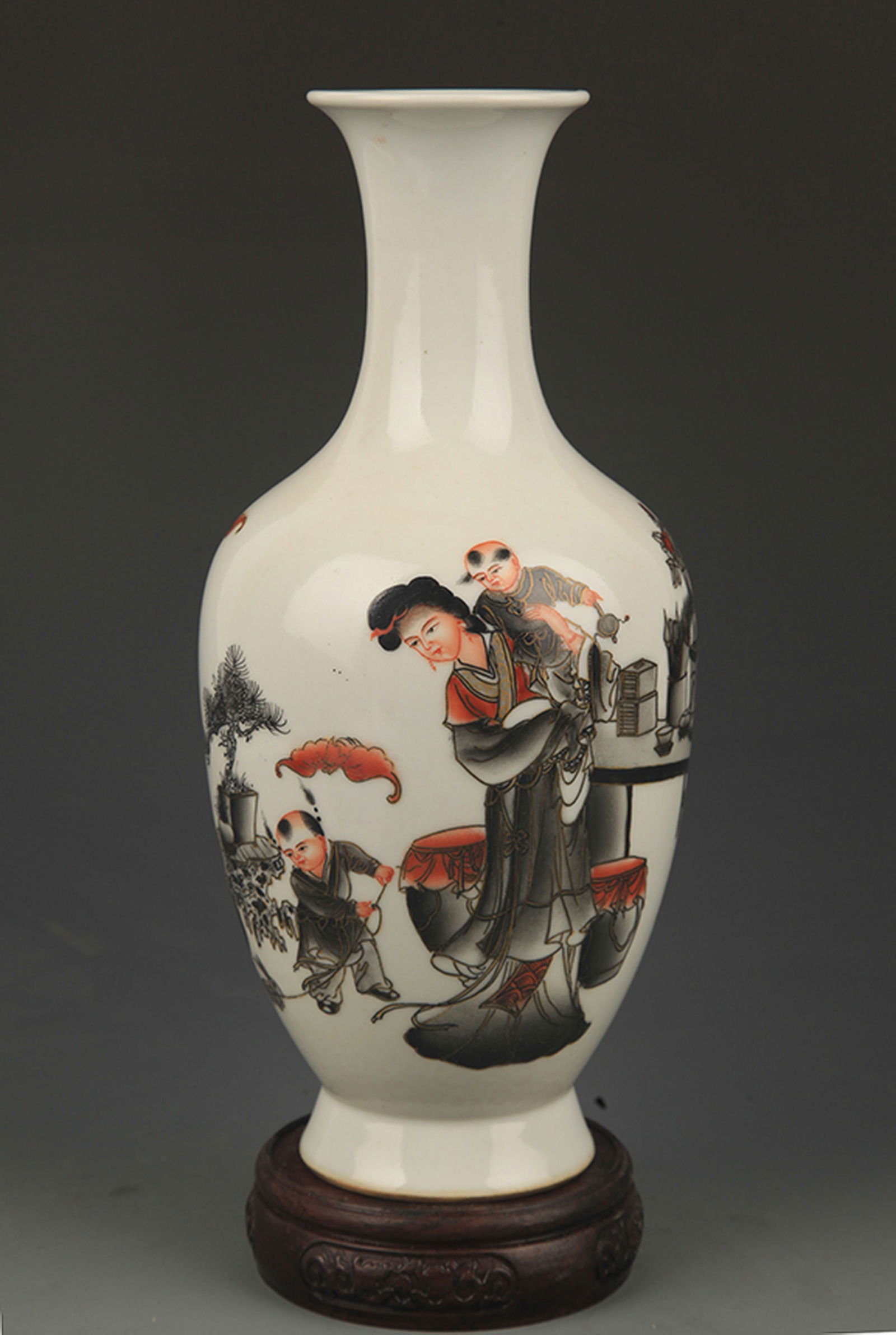 RARE STORY PAINTED PORCELAIN VASE (1 of 5)