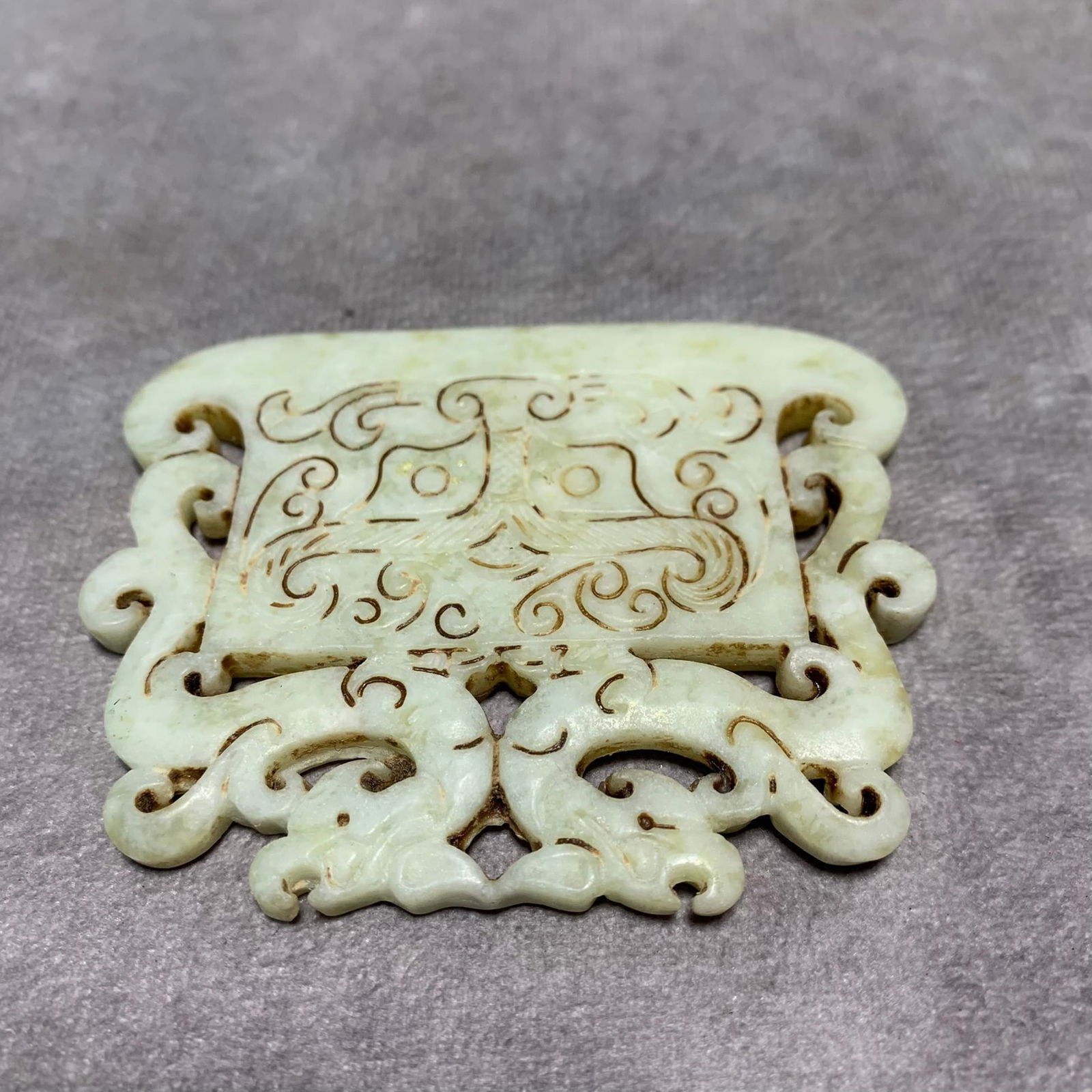 A FINE OLD WHITE JADE DRAGON PATTERN PENDANT - 4