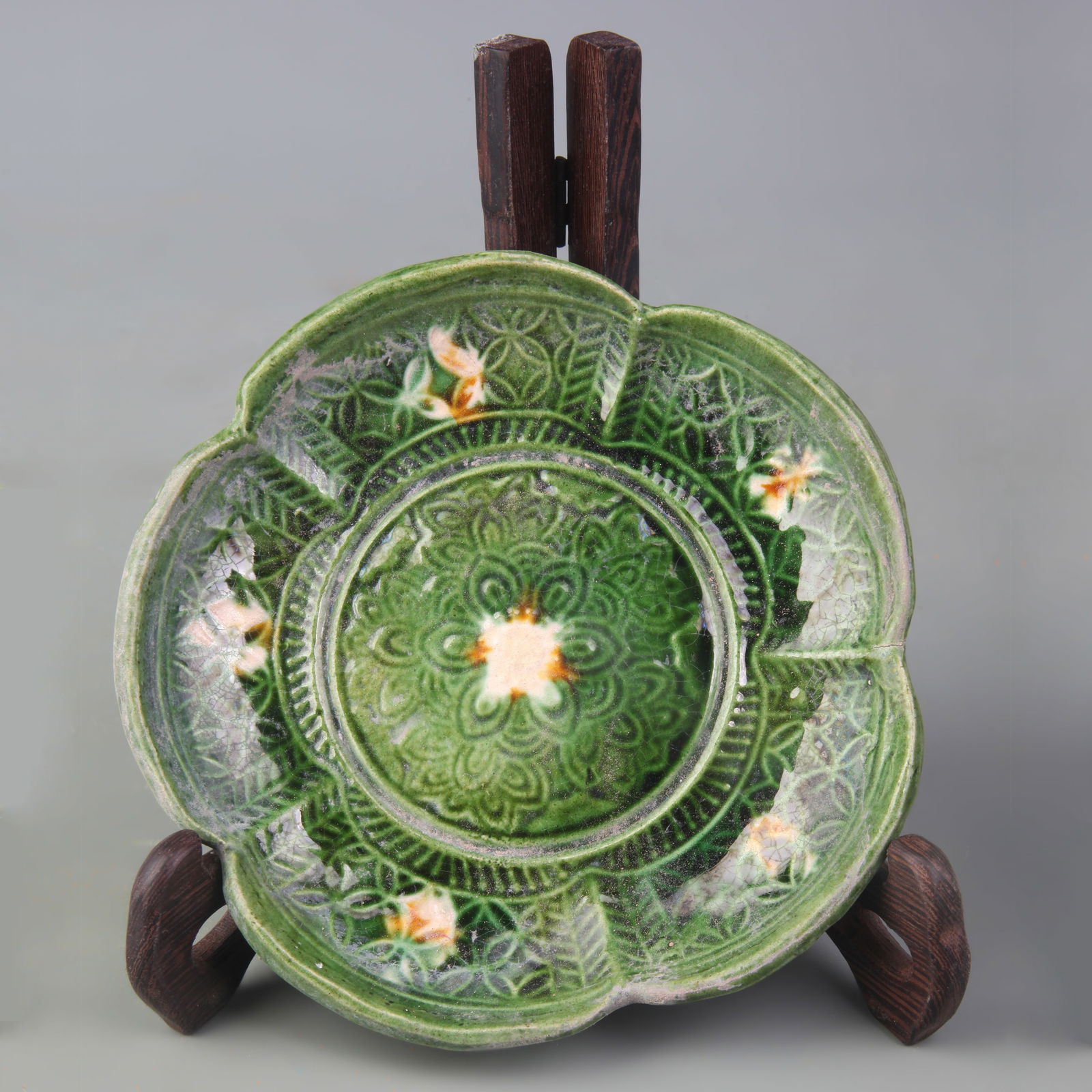 A FINE SANCAI COLORED POTTERY DISH (1 of 5)