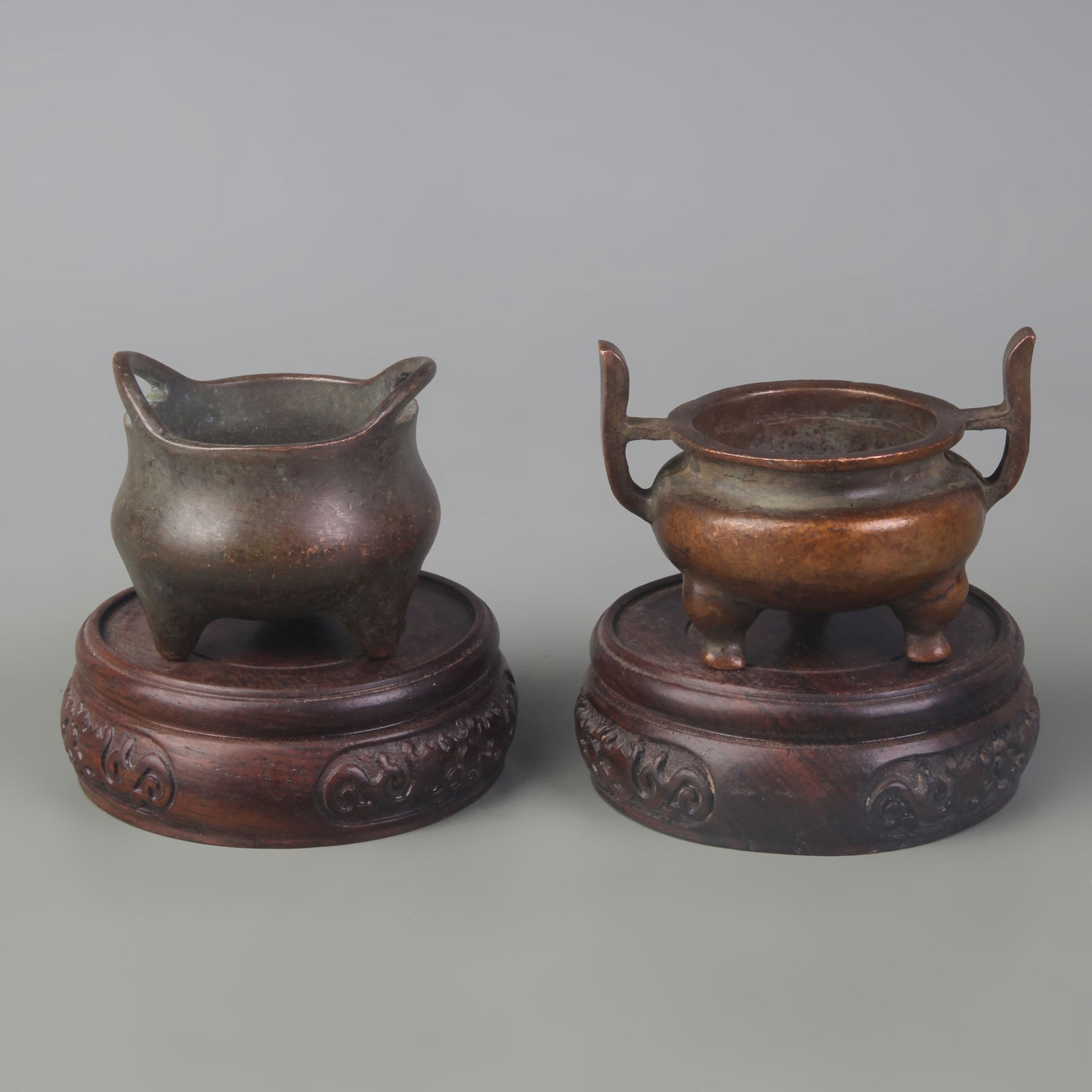 SET OF SMALL BRONZE INCENSE BURNERS: Ming Dynasty Style Xuan De period; High: 1.5 inch to 2.0 inch