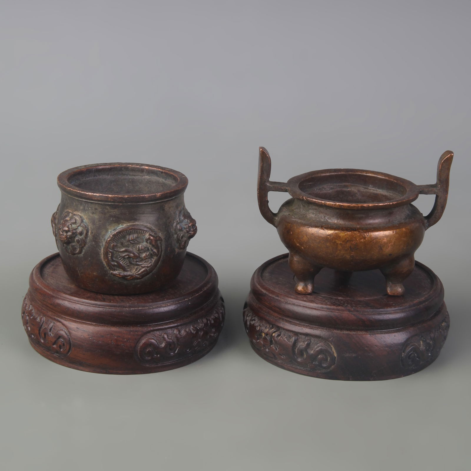 SET OF SMALL BRONZE INCENSE BURNERS: Ming Dynasty Style Xuan De period; High: 1.5~2.0 inch