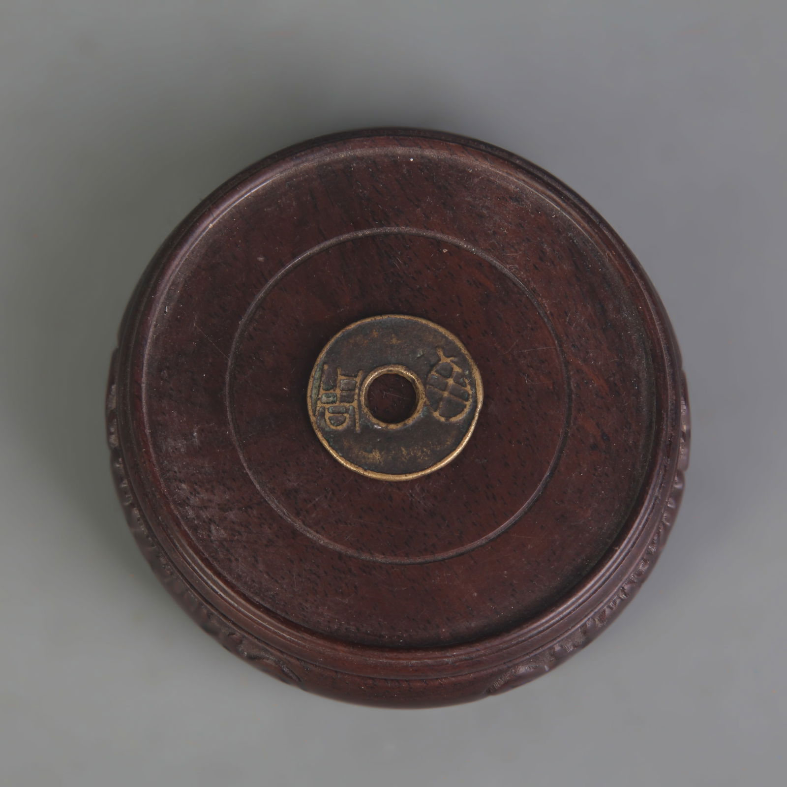 A FINE OLD CHINESE COIN: Diameter: 1.0 inch