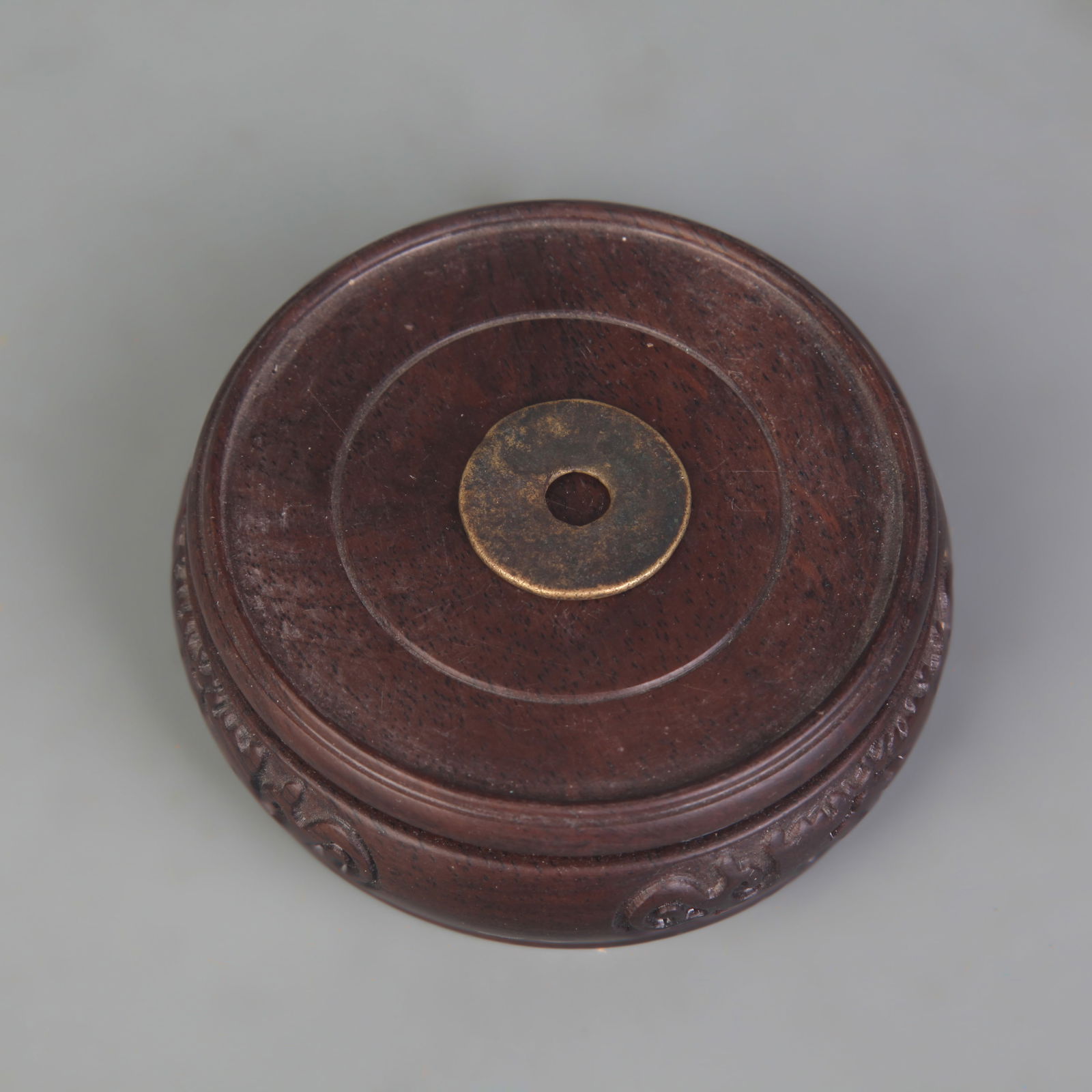 A FINE OLD CHINESE COIN - 4