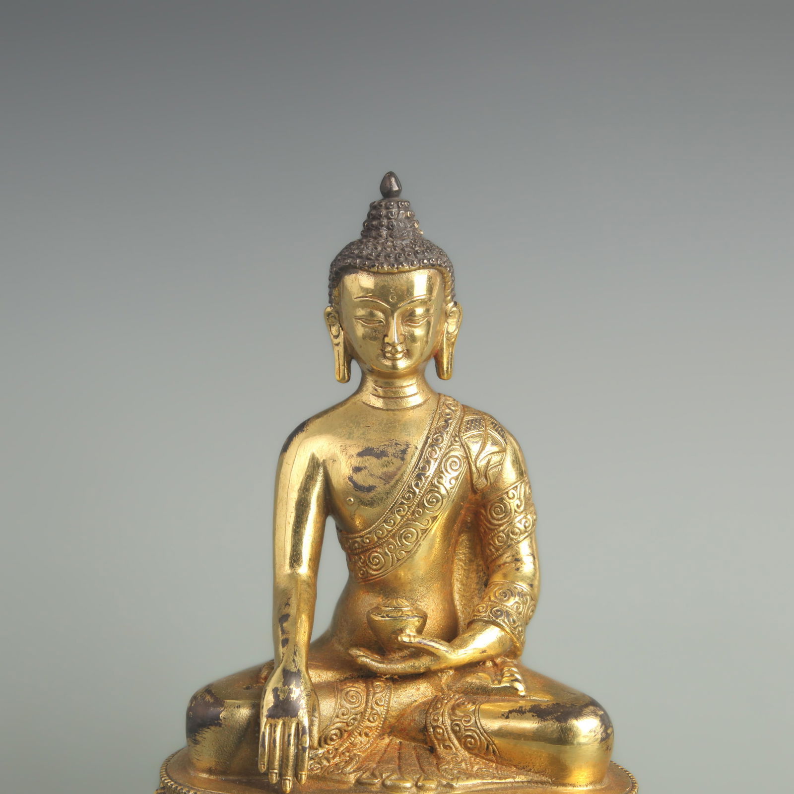 GILDED BRONZE GUANGDE BUDDHA STATUE - 2
