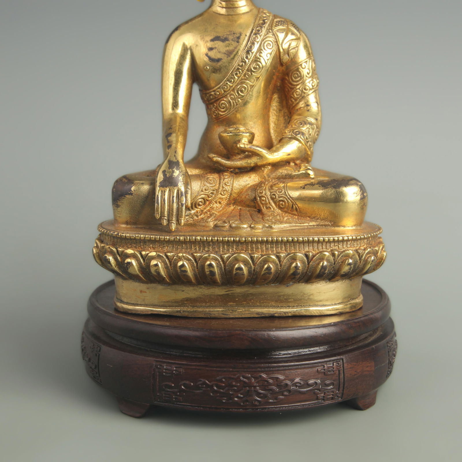 GILDED BRONZE GUANGDE BUDDHA STATUE - 3