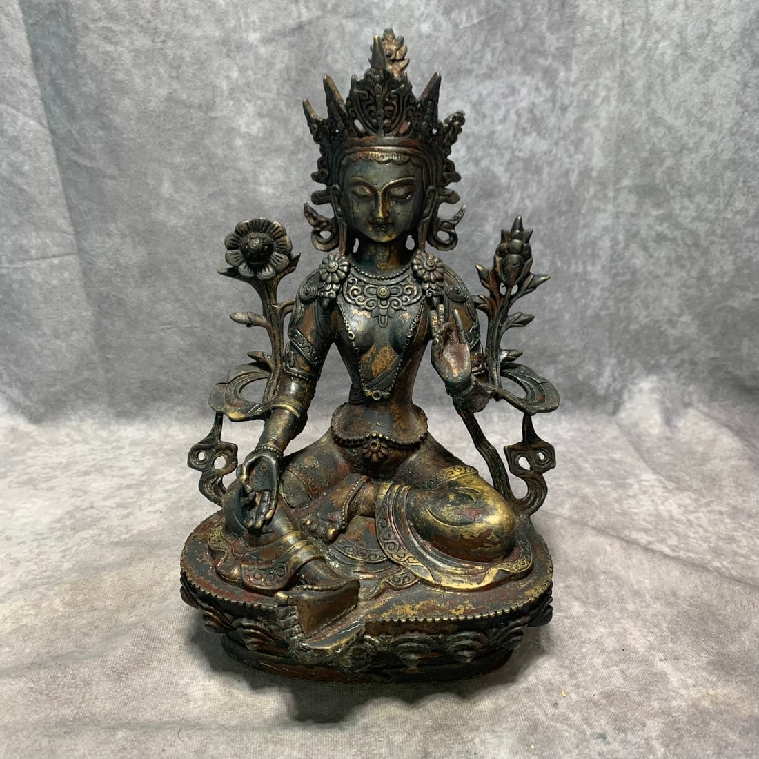 QING DYNASTY TIBETAN BUDDHIST GILT-BRONZE WHITE TARA STATUE: Qing Dynasty; Long: 7.4 inch; Width: 6 inch; High: 11 inch;
