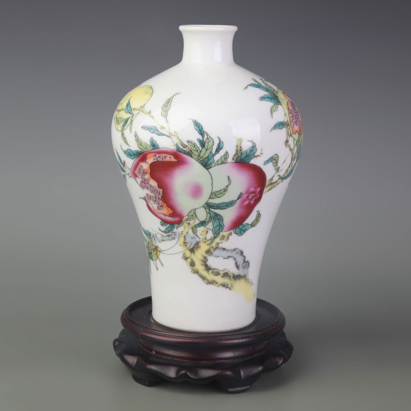 FAMILLE ROSE MEIPING VASE WITH FLORAL DESIGN (1 of 5)