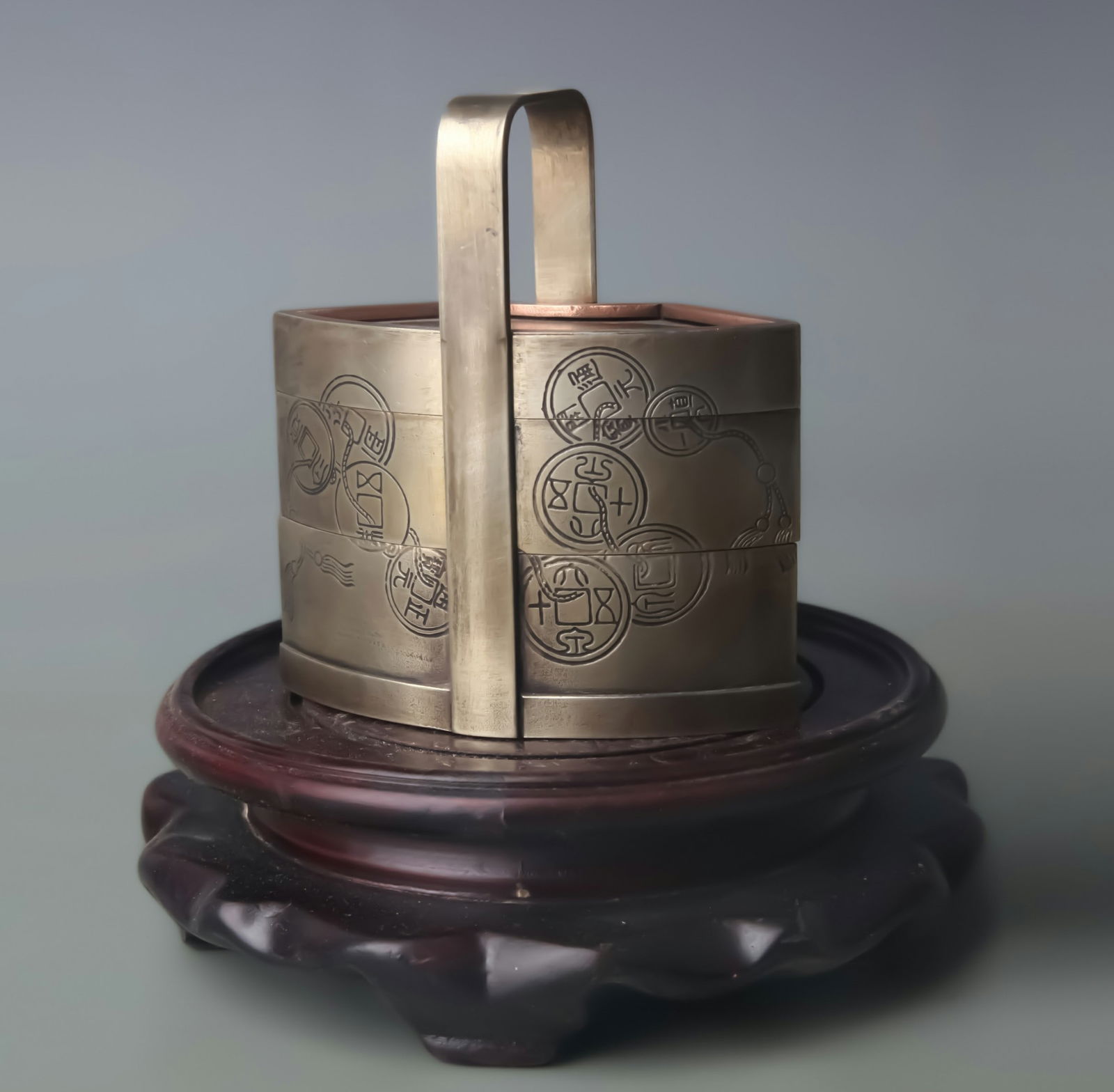 BRONZE INK BOX ENGRAVED WITH THE INSCRIPTION “HAI NA BAI CHUAN?? (ALL RIVERS RUN TO THE SEA): Qing Dynasty; Width: 3.2 inch; High: 3.5 inch