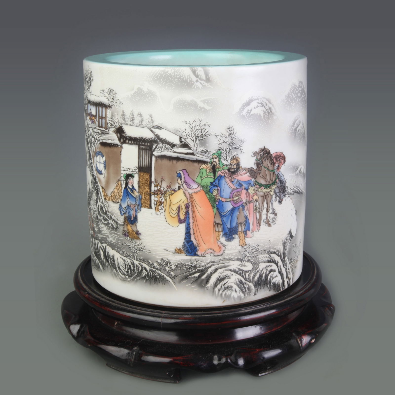 FAMILLE ROSE FIGURE STORY PATTERN PORCELAIN BRUSH POT: Qing Dynasty; Diameter: 7.8 inch; High: 7.8 inch;