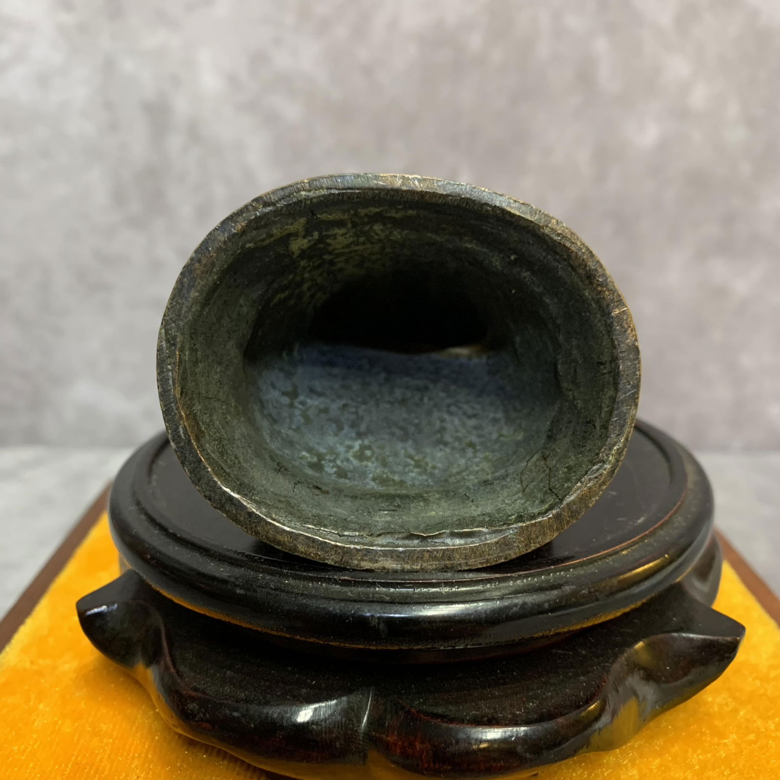 A SMALL BRONZE MAITREYA BUDDHA STATUE - 6