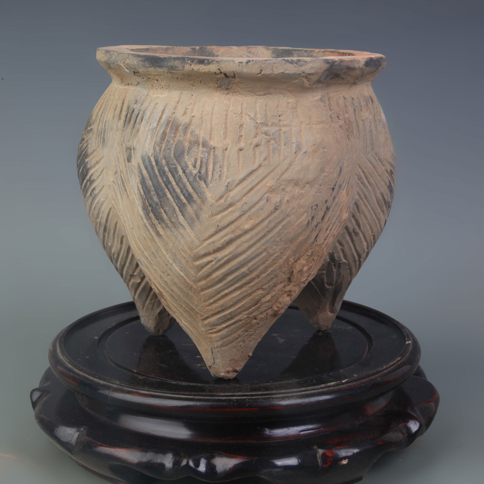 A FINE OLD POTTERY MADE VASE - 4