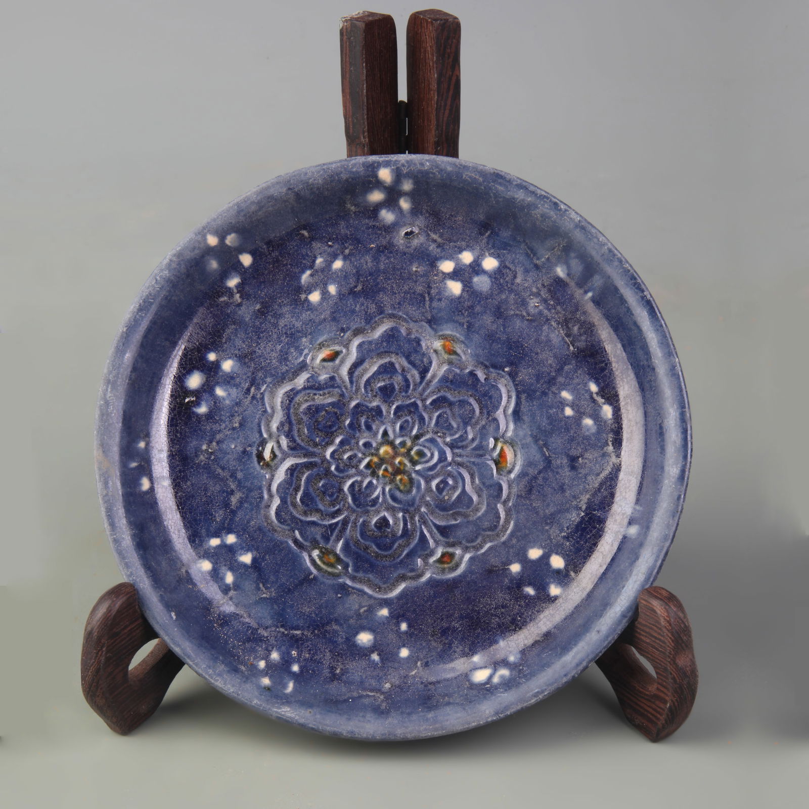 A FINE SANCAI COLOR PORCELAIN DISH: Tang Dynasty Style; Diameter: 5.5 inch