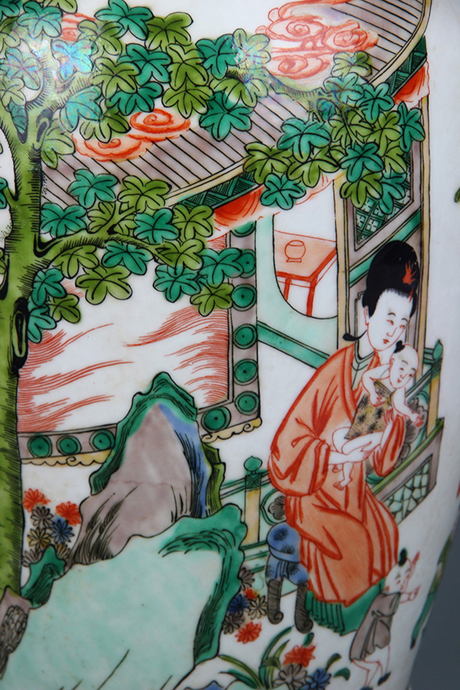 A FINE FAMILLE VERTE CHARACTER PATTERN VASE - 3