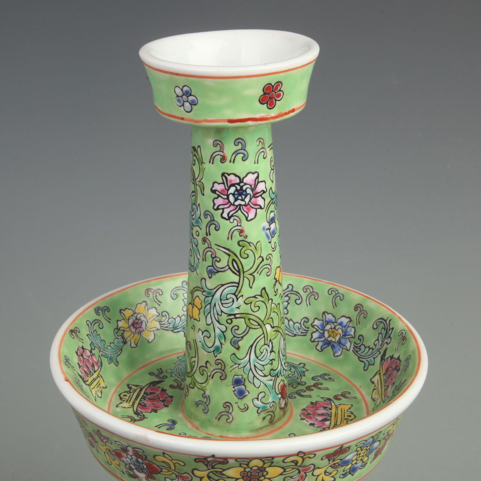 A GREEN GROUND FLOWER PATTERN PORCELAIN CANDLESTICKS - 2