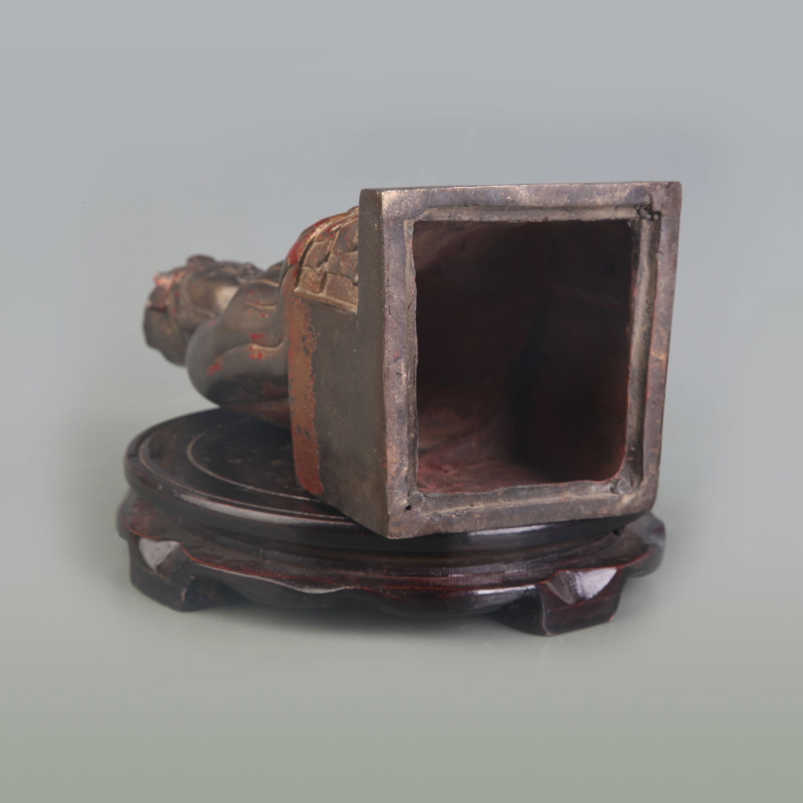 A FINE BRONZE OFFICIAL FIGURE - 5