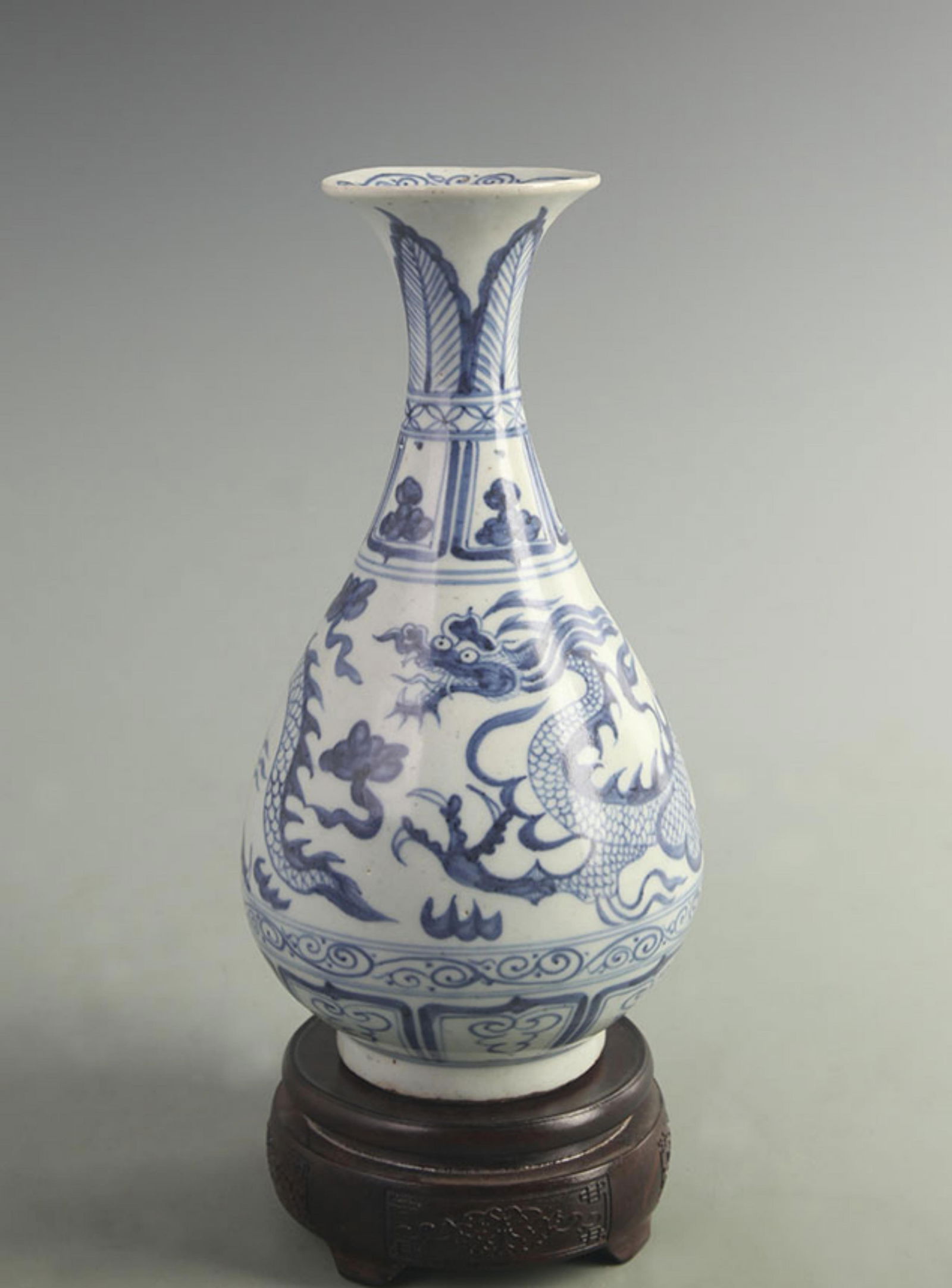 BLUE-AND-WHITE DRAGON PATTERN YU HU CHUN PORCELAIN VASE: Yuan Dynasty Style; High: 10.5 inch; Width: 5.50 inch