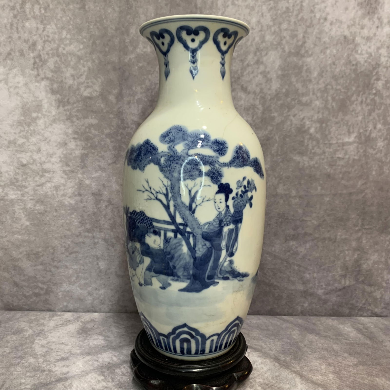 BLUE AND WHITE CHARACTER PATTERN PORCELAIN VASE: Qing Dynasty; High: 11.1 inch; Diameter: 5.0 inch;