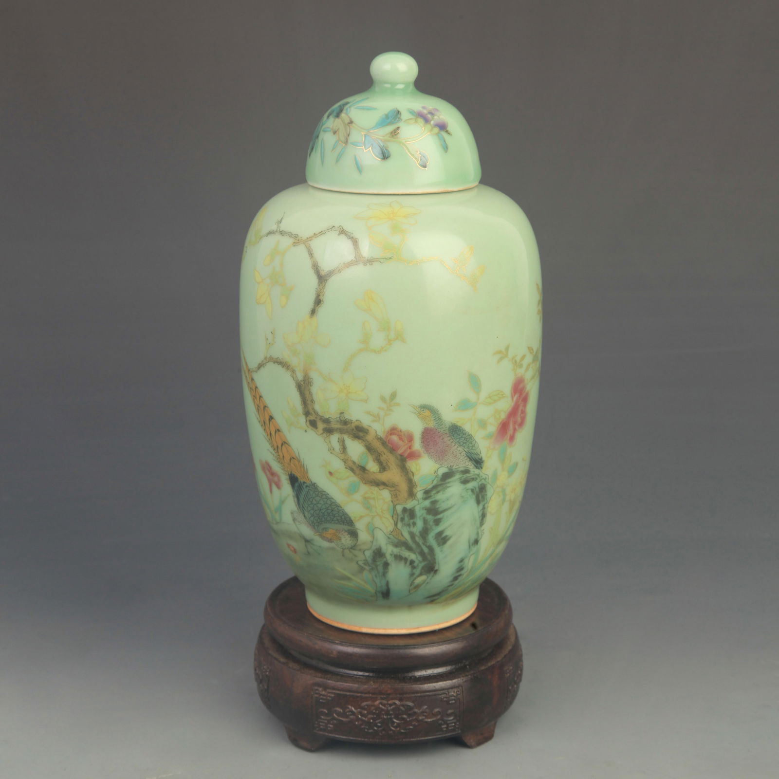 FAMILLE ROSE GLAZED LIGHT GREEN PHOENIX PATTERN VASE WITH JAR: Qing Dynasty Qian Long Period; High: 9.50 inch; Diameter: 4.50 inch