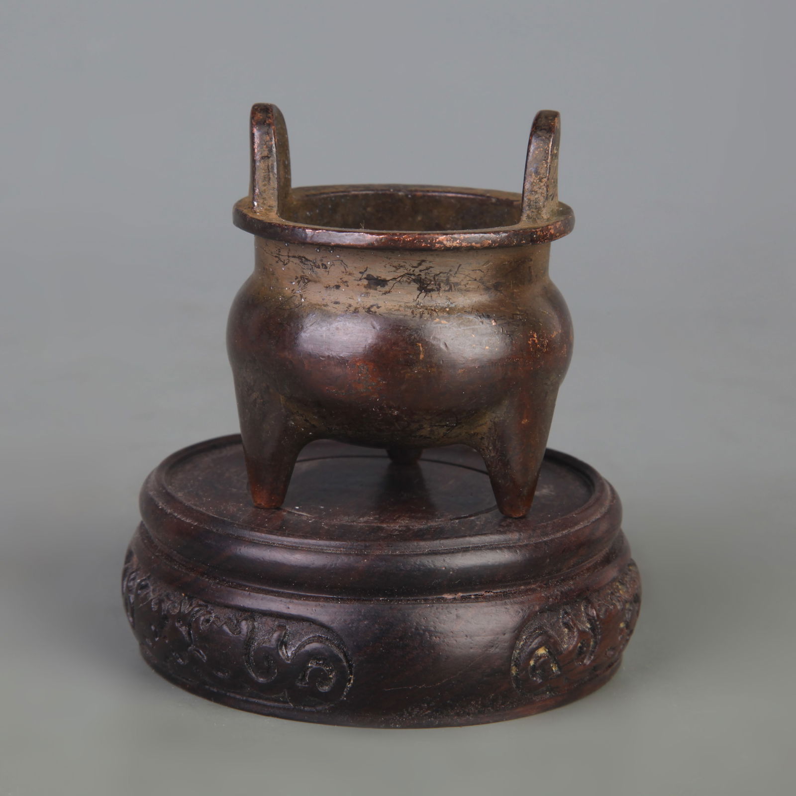 A FINE THREE LEGGED SMALL INCENSE BURNER - 3
