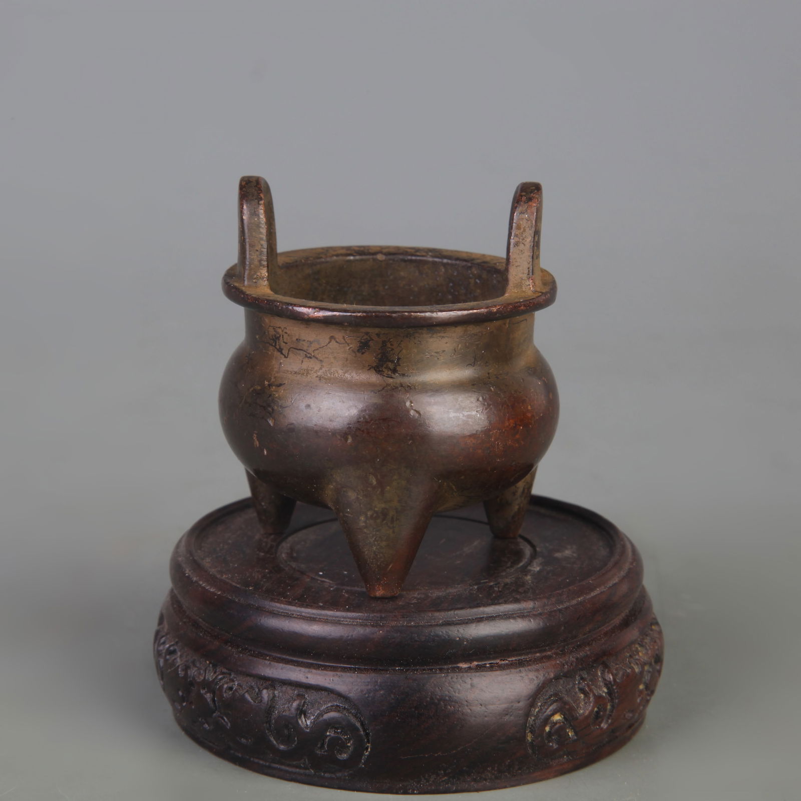 A FINE THREE LEGGED SMALL INCENSE BURNER - 4