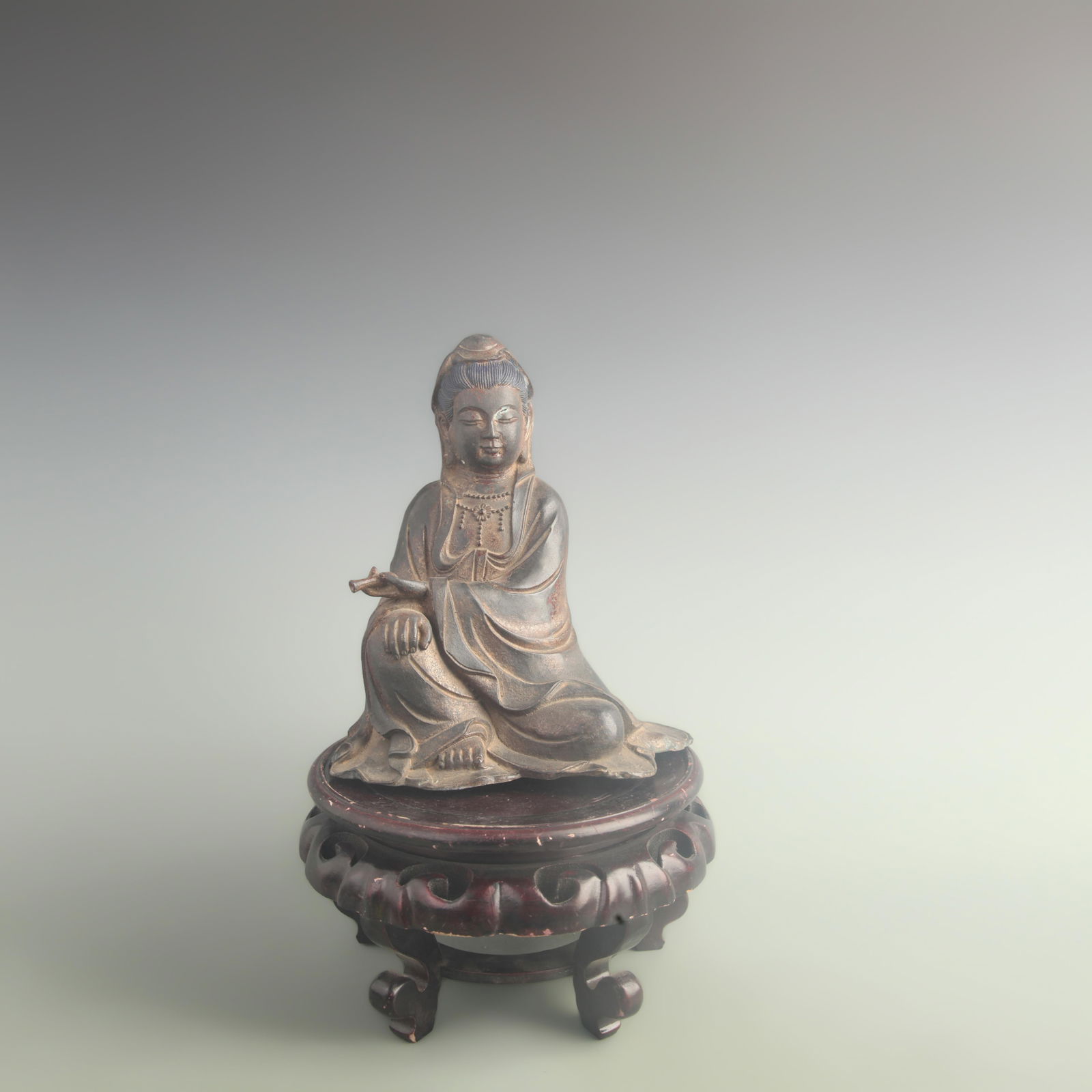 A FINE GILT-BRONZE GUANYIN STATUE: Ming Dynasty Yongle Period; High: 9.50 inch; Width: 5.00 inch; Long:8.20 inch