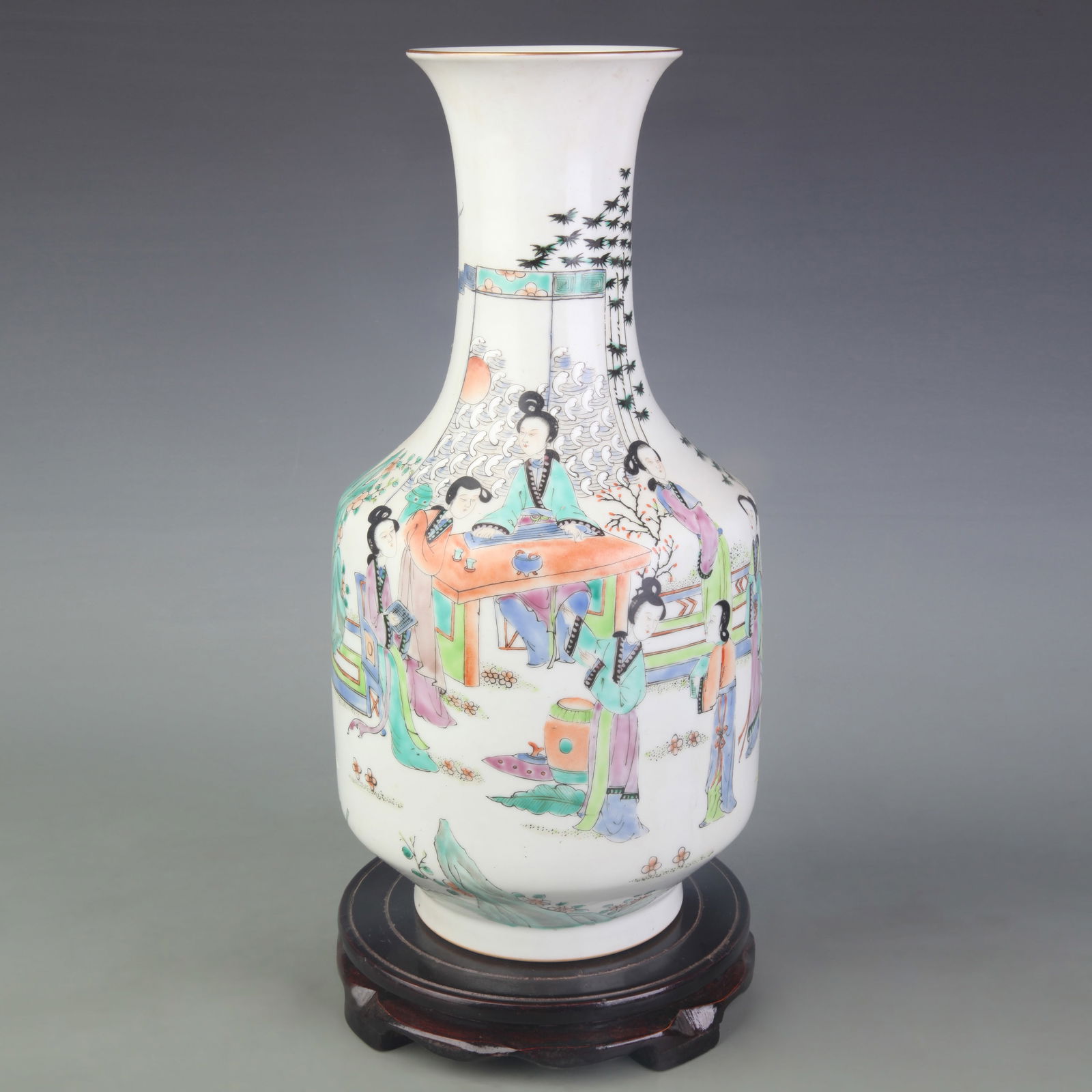 FAMILLE ROSE AND ENAMEL COLOR FIGURAL PATTERN PORCELAIN DISPLAY VASE (1 of 5)