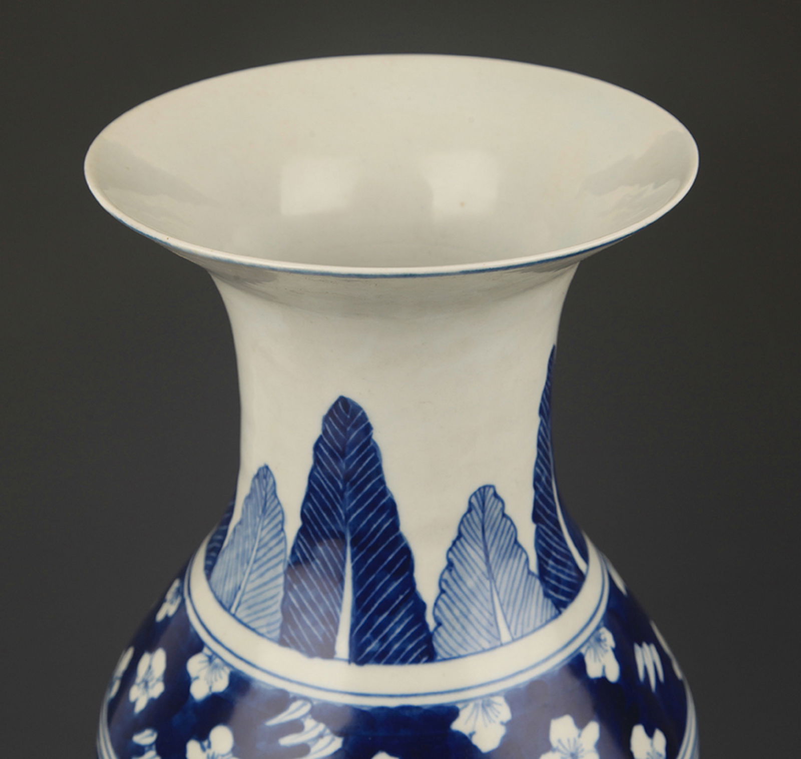 BLUE AND WHITE PEONY PATTERN DECORATIVE VASE - 2