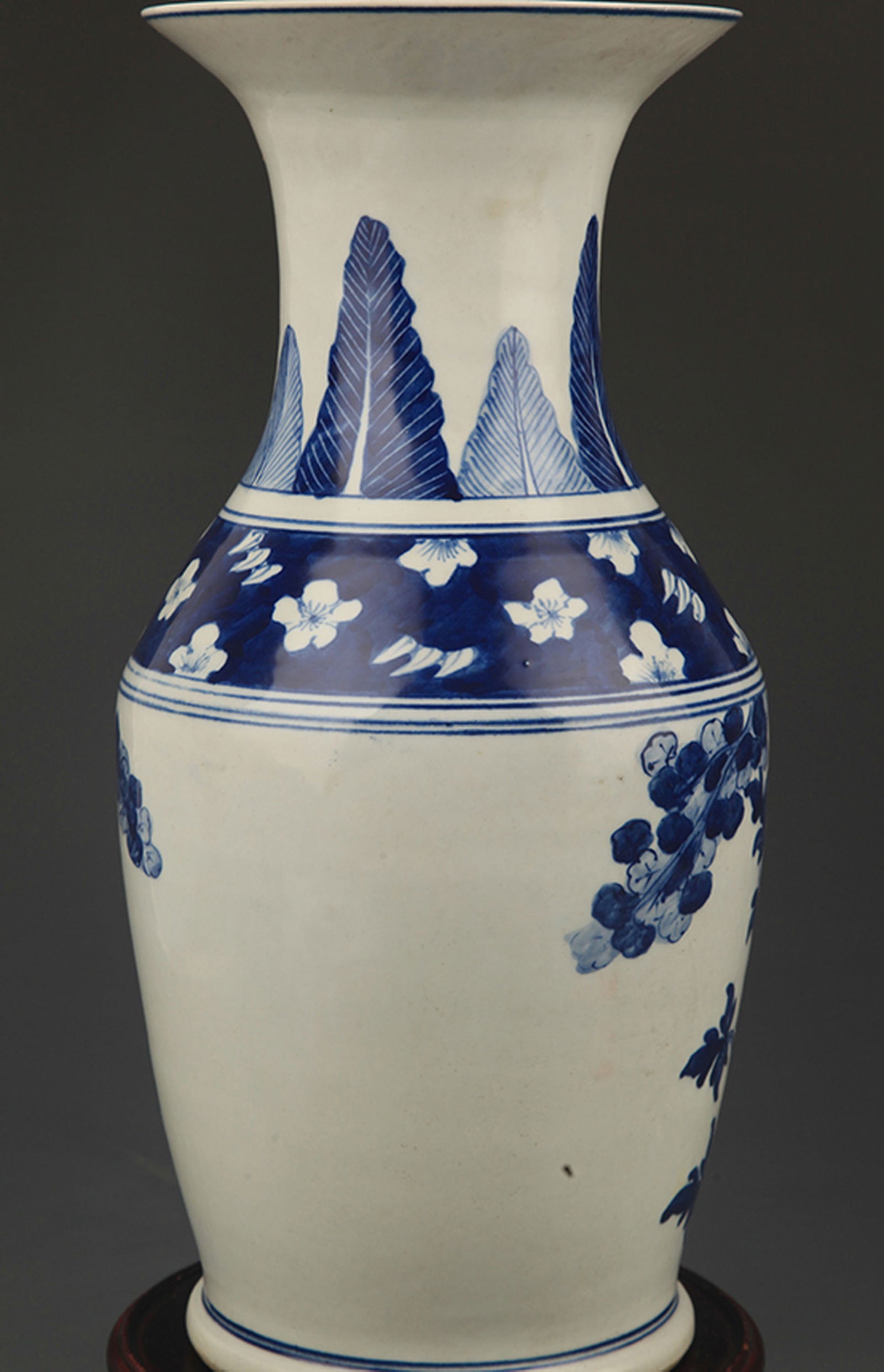 BLUE AND WHITE PEONY PATTERN DECORATIVE VASE - 4